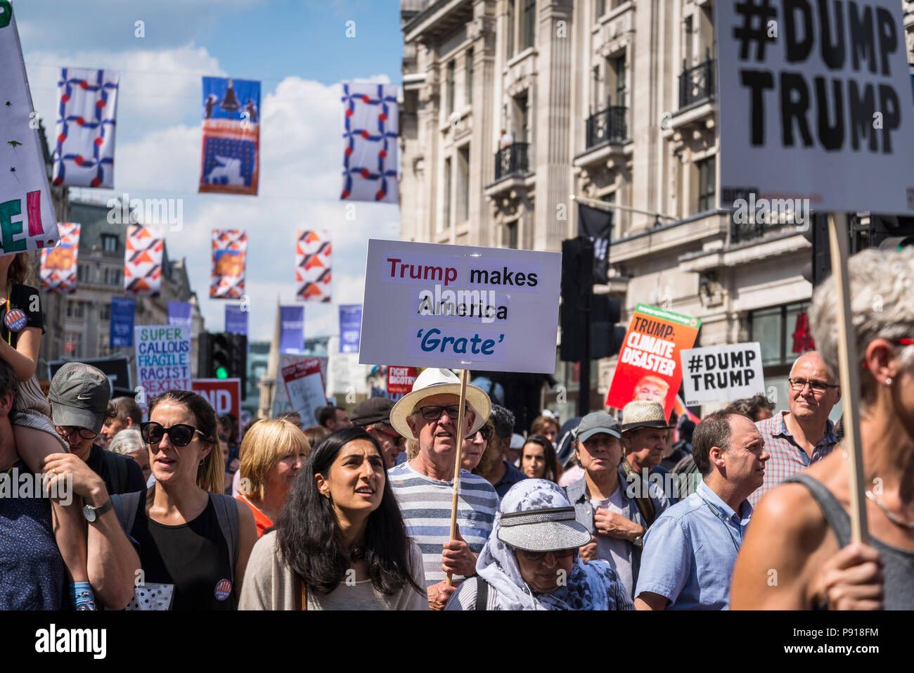 Londra, UK, 13 luglio 2018. Dimostrazione Anti-Trump, Trump America rende grata, London, Regno Unito 13.07.2018 Credito: Bjanka Kadic/Alamy Live News Foto Stock