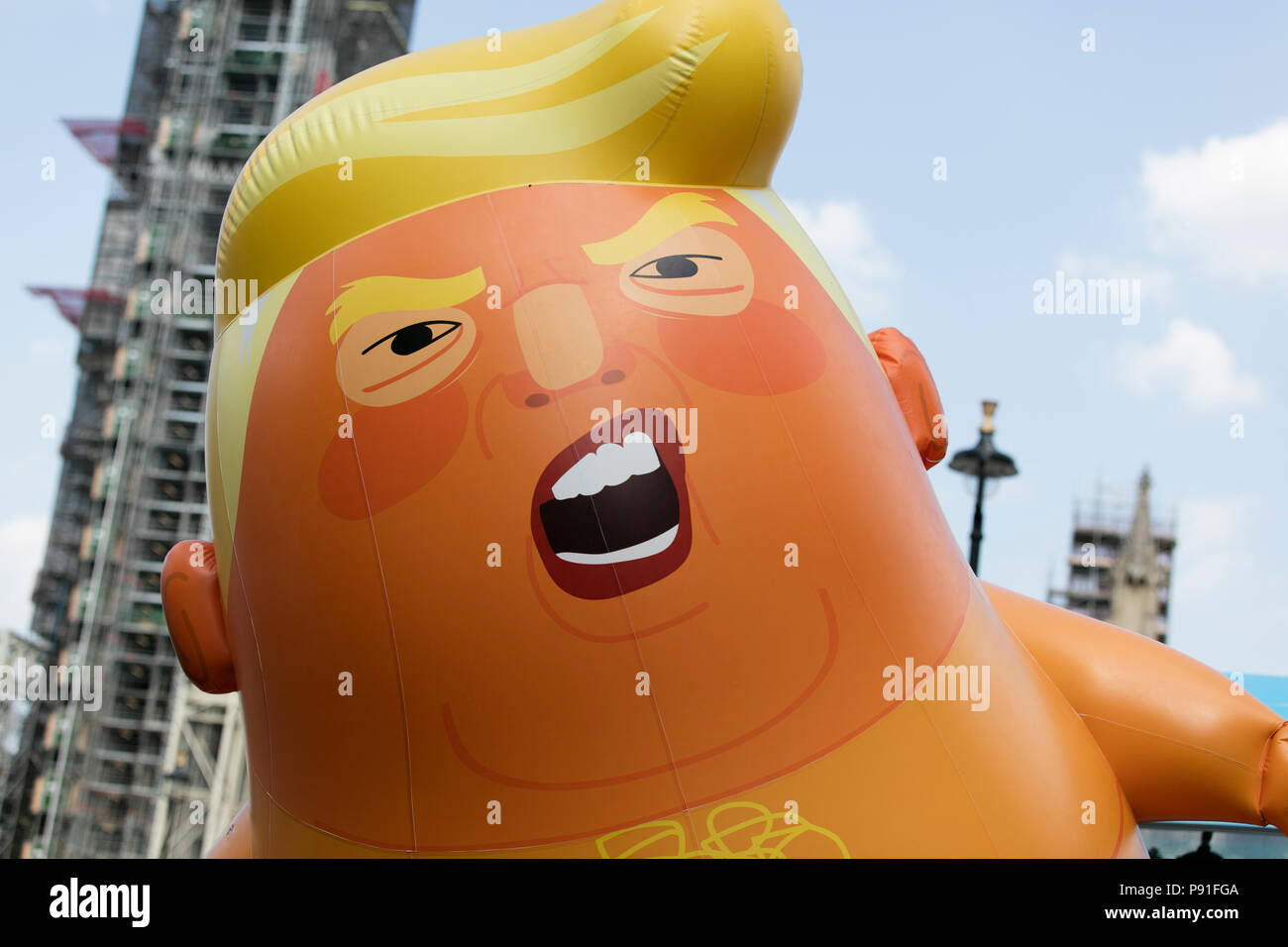 Londra, UK, 14 Luglio 2018: un grande a forma di palloncino come Donald Trump in centro a Londra durante la protesta contro il Presidente Trump's visita alla UK Credit: goccia di inchiostro/Alamy Live News Foto Stock