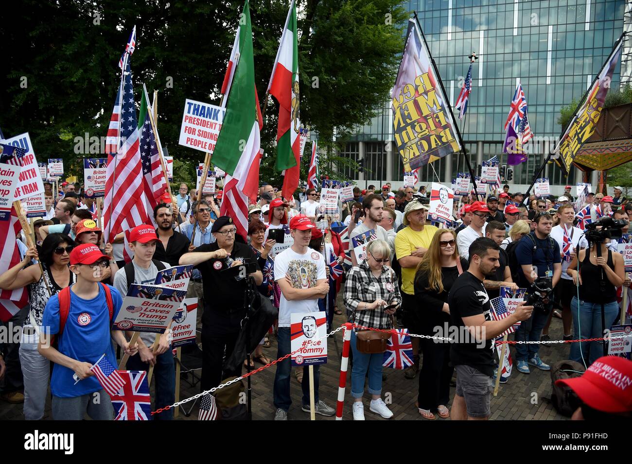 Trump Pro-Donald Rally, Ambasciata degli Stati Uniti, Londra, UK Credit: Finnbarr Webster/Alamy Live News Foto Stock