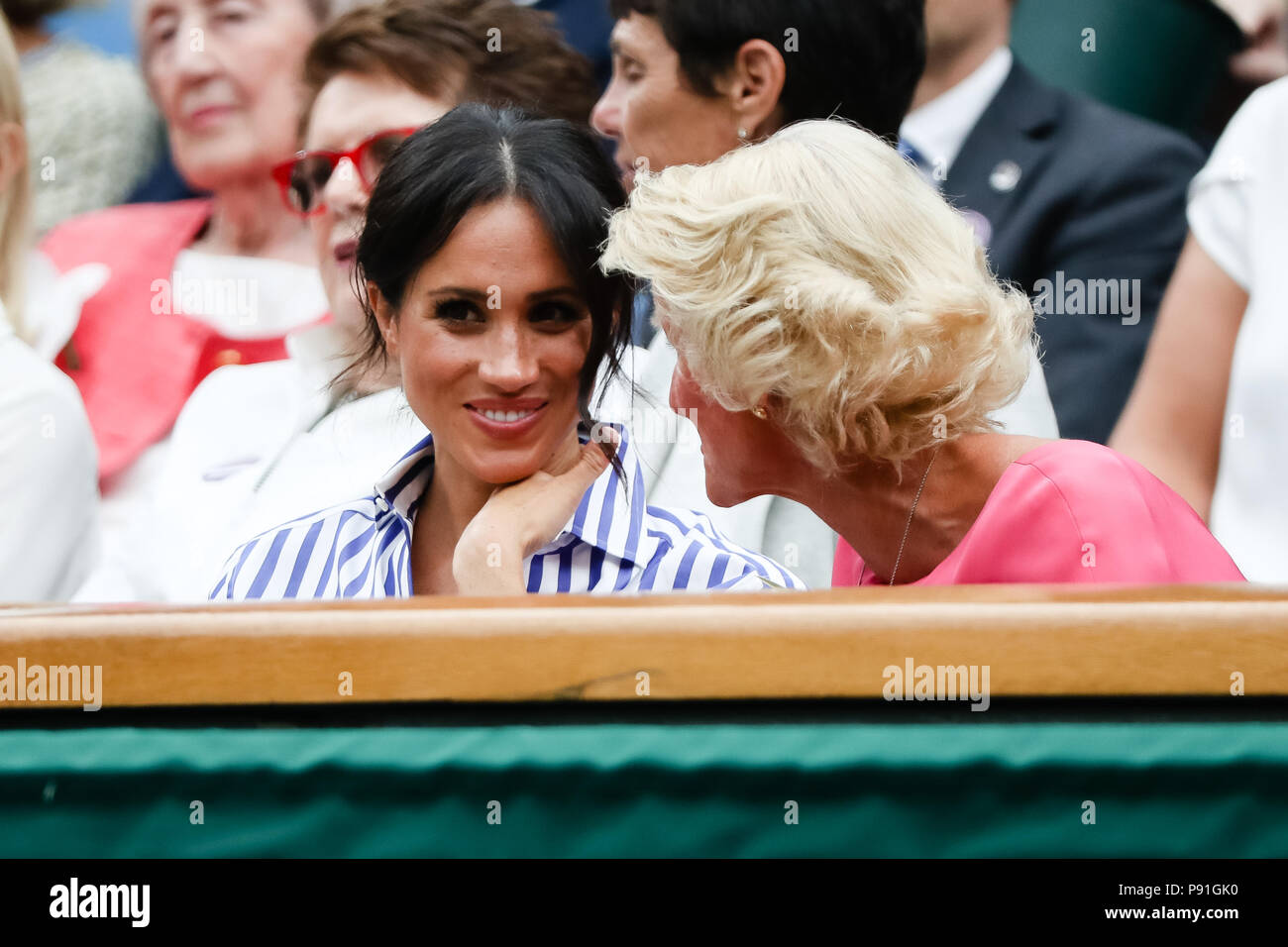 Londra, UK, 14 Luglio 2018: Meghan, duchessa di Sussex, visitando uomini della semifinale al giorno 12 al Wimbledon Tennis Championships 2018 All England Lawn Tennis e Croquet Club di Londra. Credito: Frank Molter/Alamy Live news Foto Stock