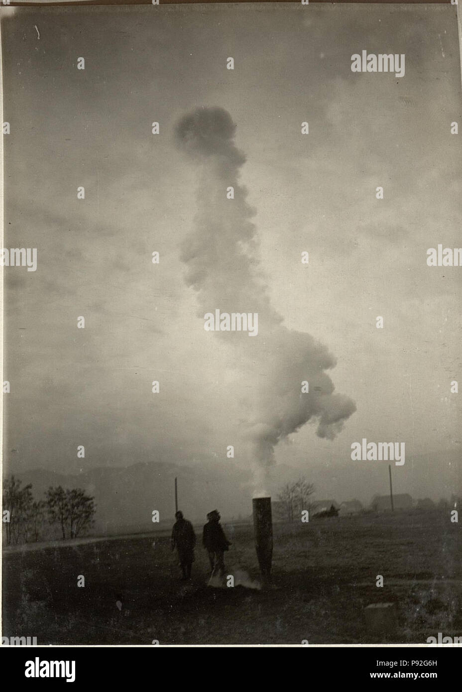 476 Rauchringrohr zur Darstellung der Rauchringe bei den 30,5 cm Mörsern M. 11. Exerzierplatz Villach. (BildID 15466195) Foto Stock