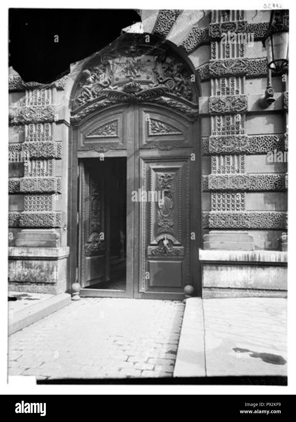445 Palais du Louvre - Porte Visconti - Paris 01 - Médiathèque de l'architecture et du patrimoine - APMH00037832 Foto Stock