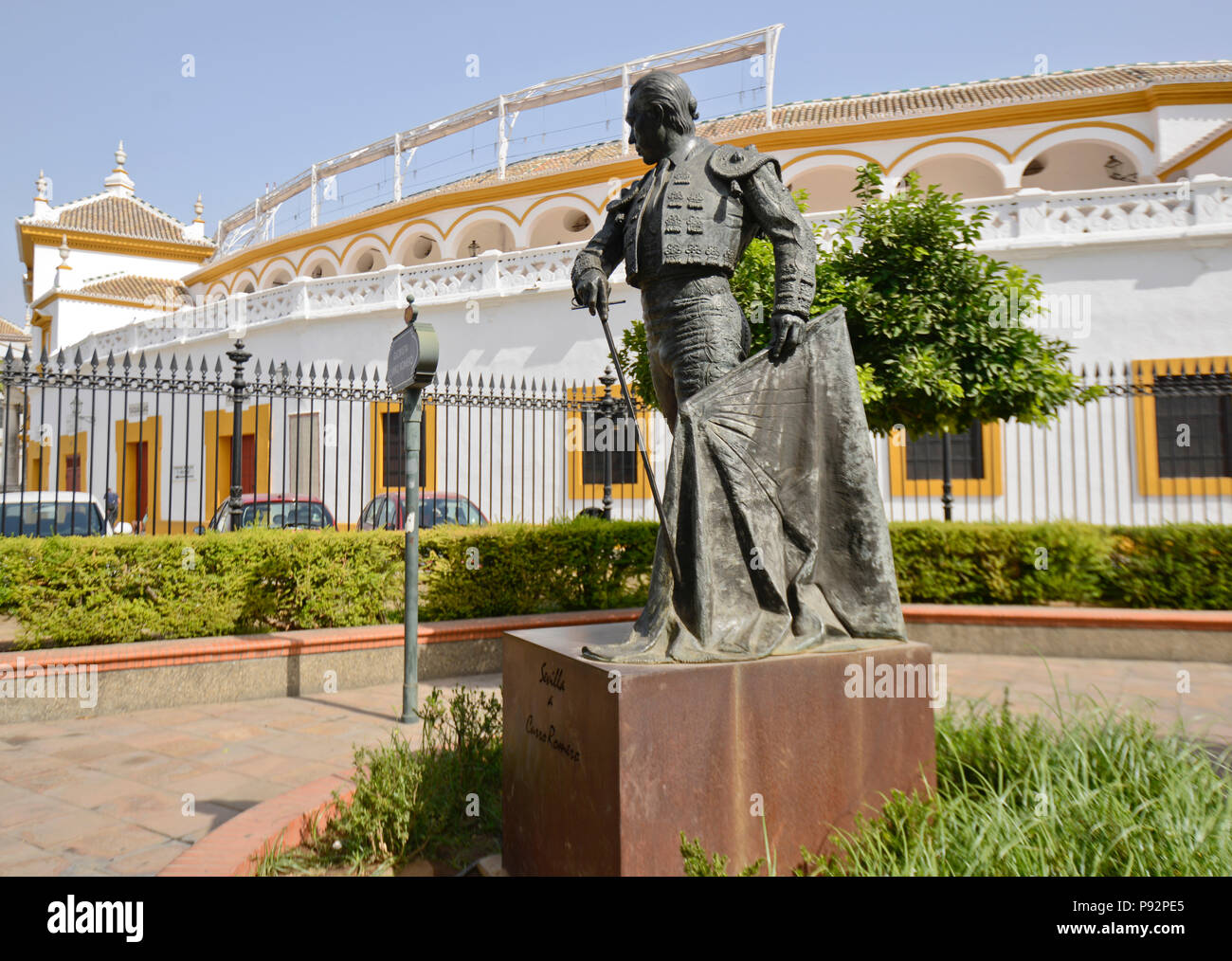 Matador Curro Romero statua. Plaza de Toros de la Maestranza, Siviglia, Spagna (Sevilla - España) Foto Stock