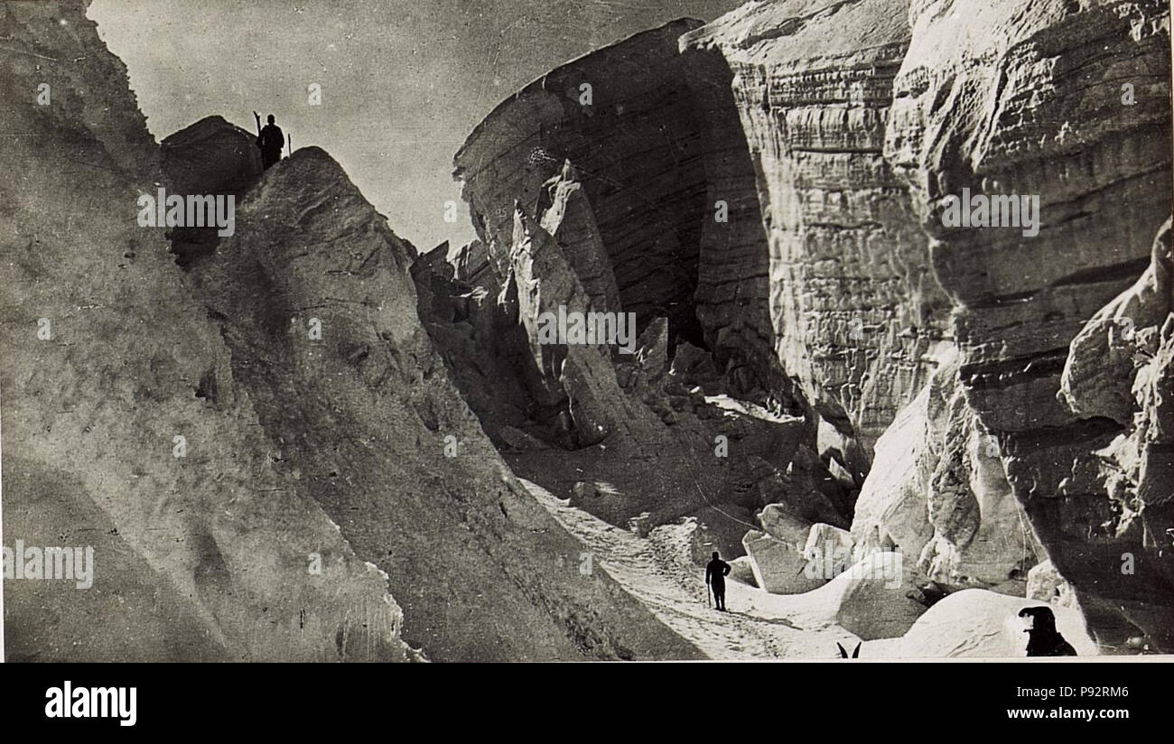 469 Postenstandpunkt in dem Eisbruch an der "Kärntnerstraße". (BildID 15585012) Foto Stock