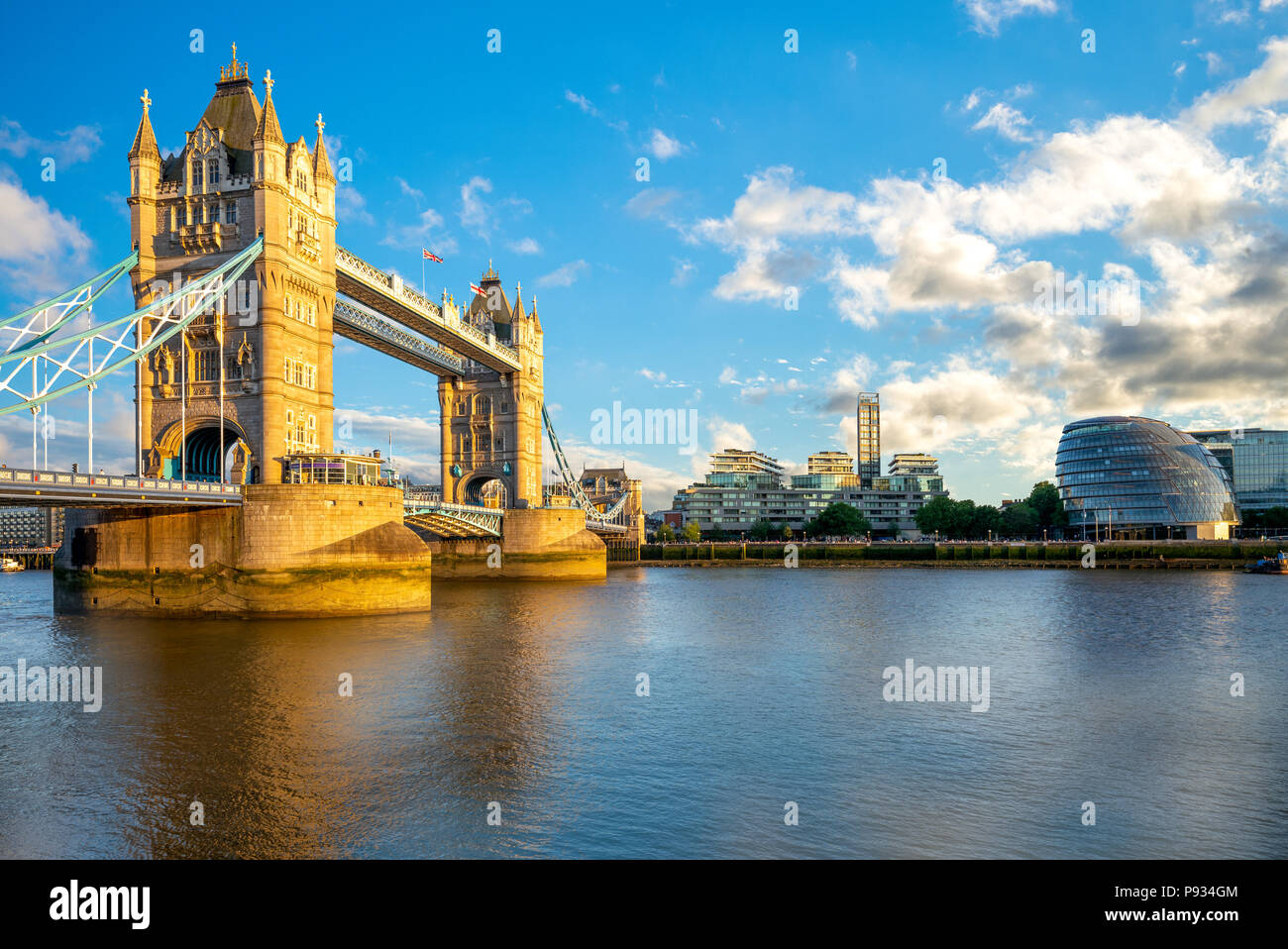 Il Tower Bridge di Londra, Regno Unito Foto Stock