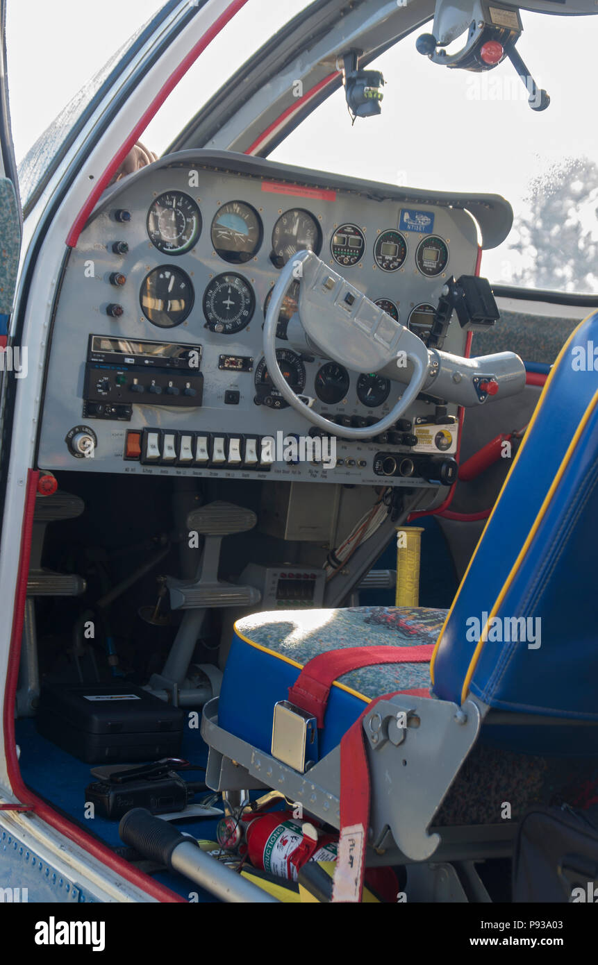 La cabina di pilotaggio di un epoca 1947 idrovolante ad un festival a Bridgeton North Carolina Foto Stock