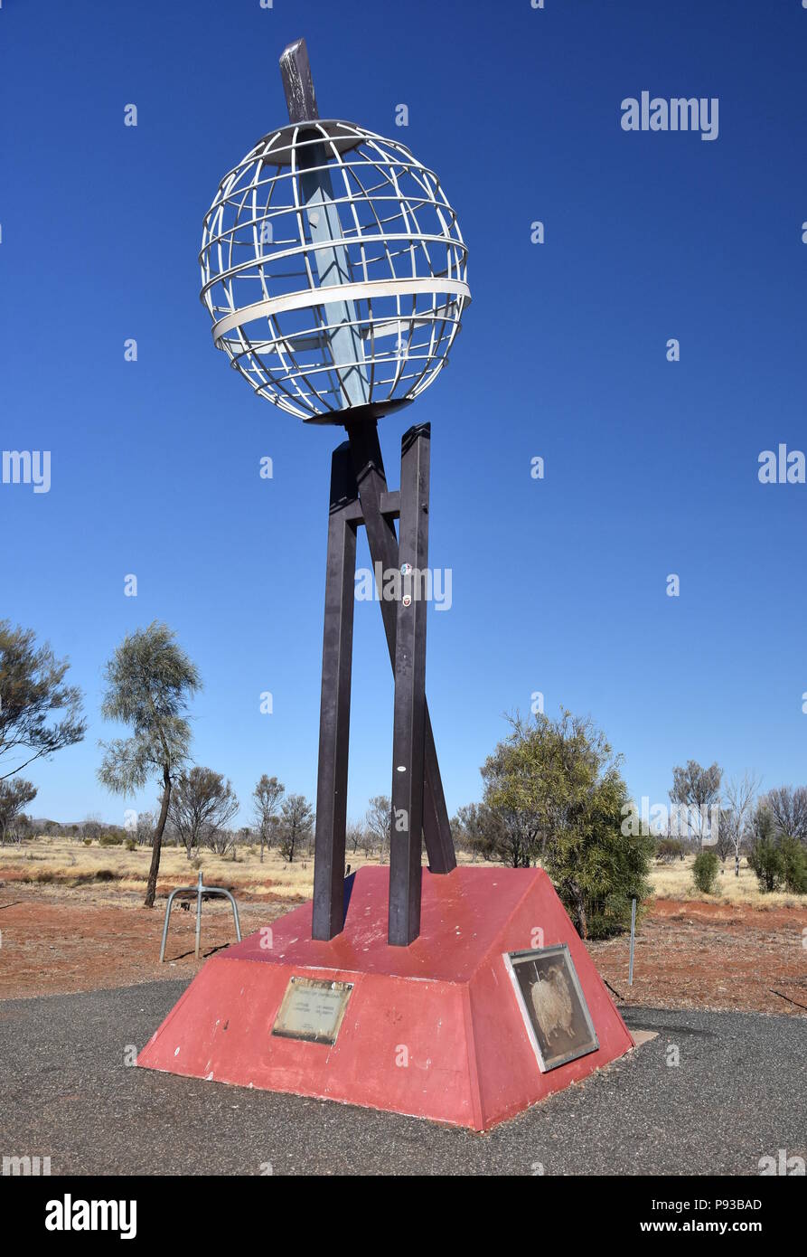 Alice Springs, Australia - Giu 12, 2018. Il Tropico del Capricorno o al sud del Tropico. La latitudine più meridionale dove il sole può essere direttamente overh Foto Stock
