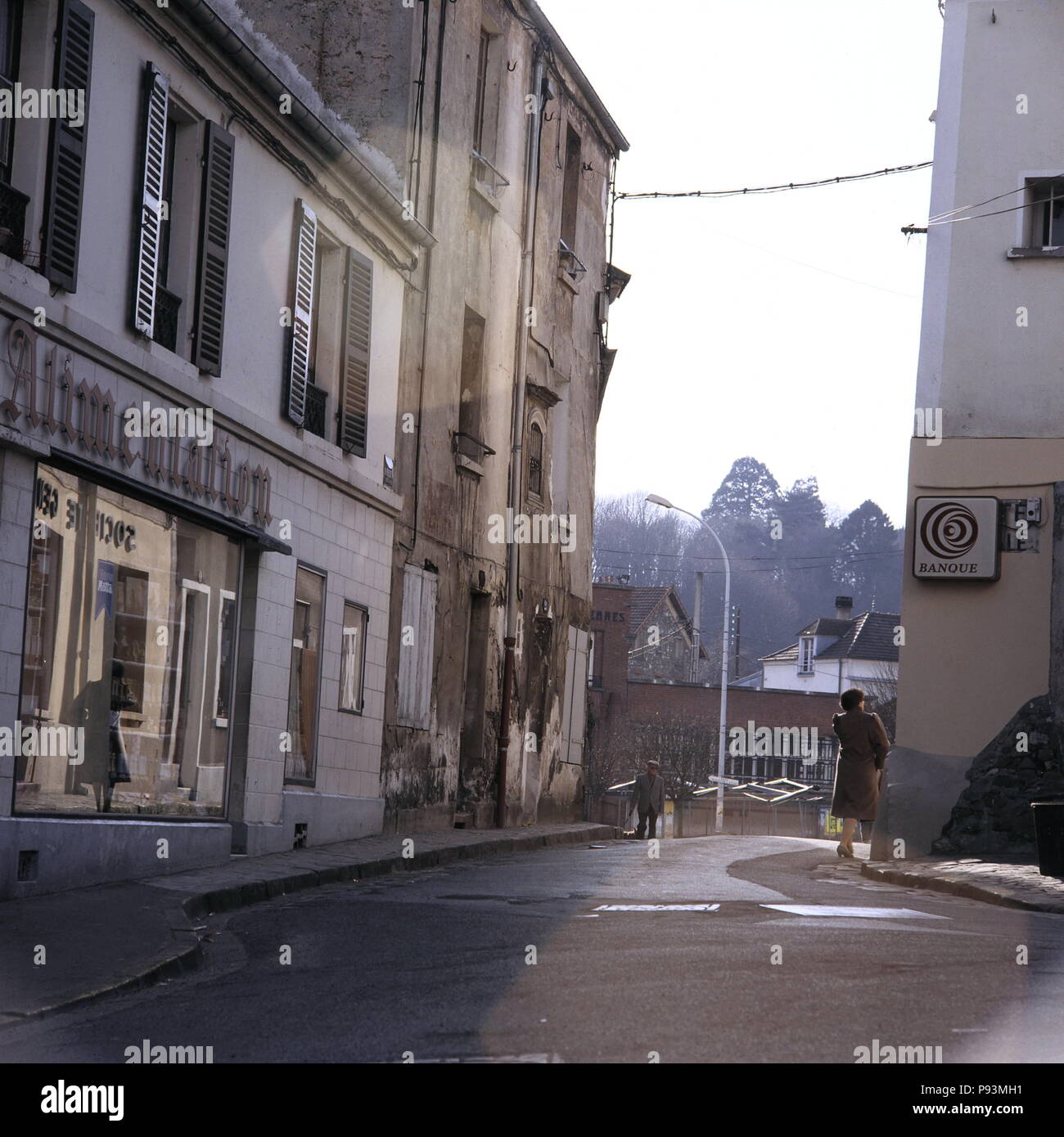 AJAXNETPHOTO. LOUVECIENNES, Francia. - Il vecchio villaggio sulla periferia di Parigi frequentato da artisti impressionisti del XIX secolo. Foto:JONATHAN EASTLAND/AJAX REF:85 9 Foto Stock