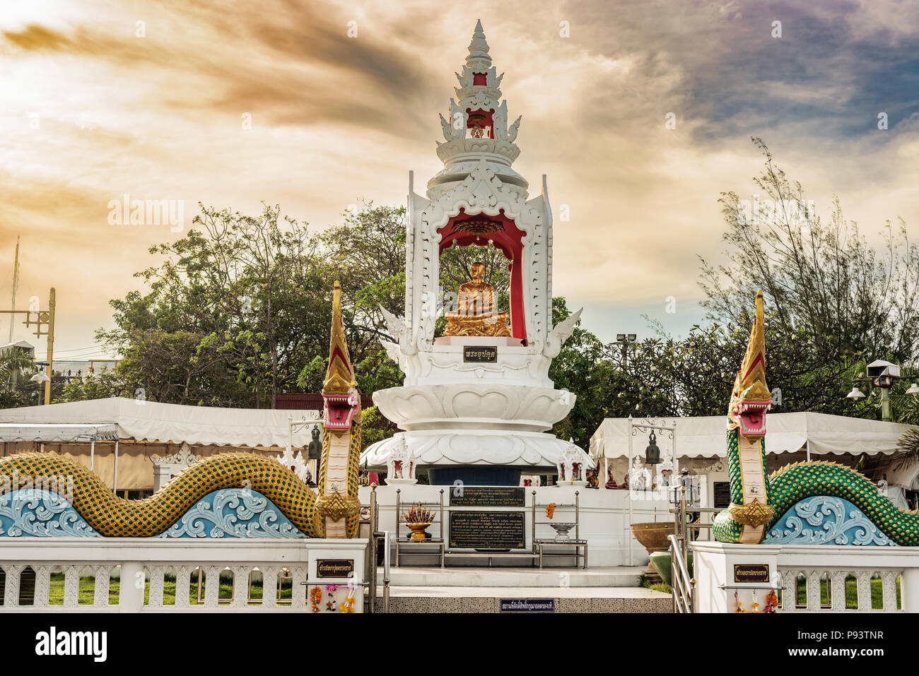 Visualizzare alla statua di Shin Upagutta in Prachuap Khiri Khan, Thailanda. È arahant buddista venerato dai Buddisti come egli è creduto per proteggere il culto Foto Stock