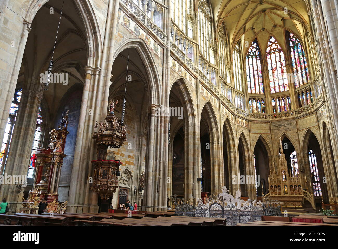 Navata, coro ed il Mausoleo Reale, San Vito la cattedrale e il Castello di Praga, Hradčany, Praga Cechia (Repubblica Ceca), Europa Foto Stock