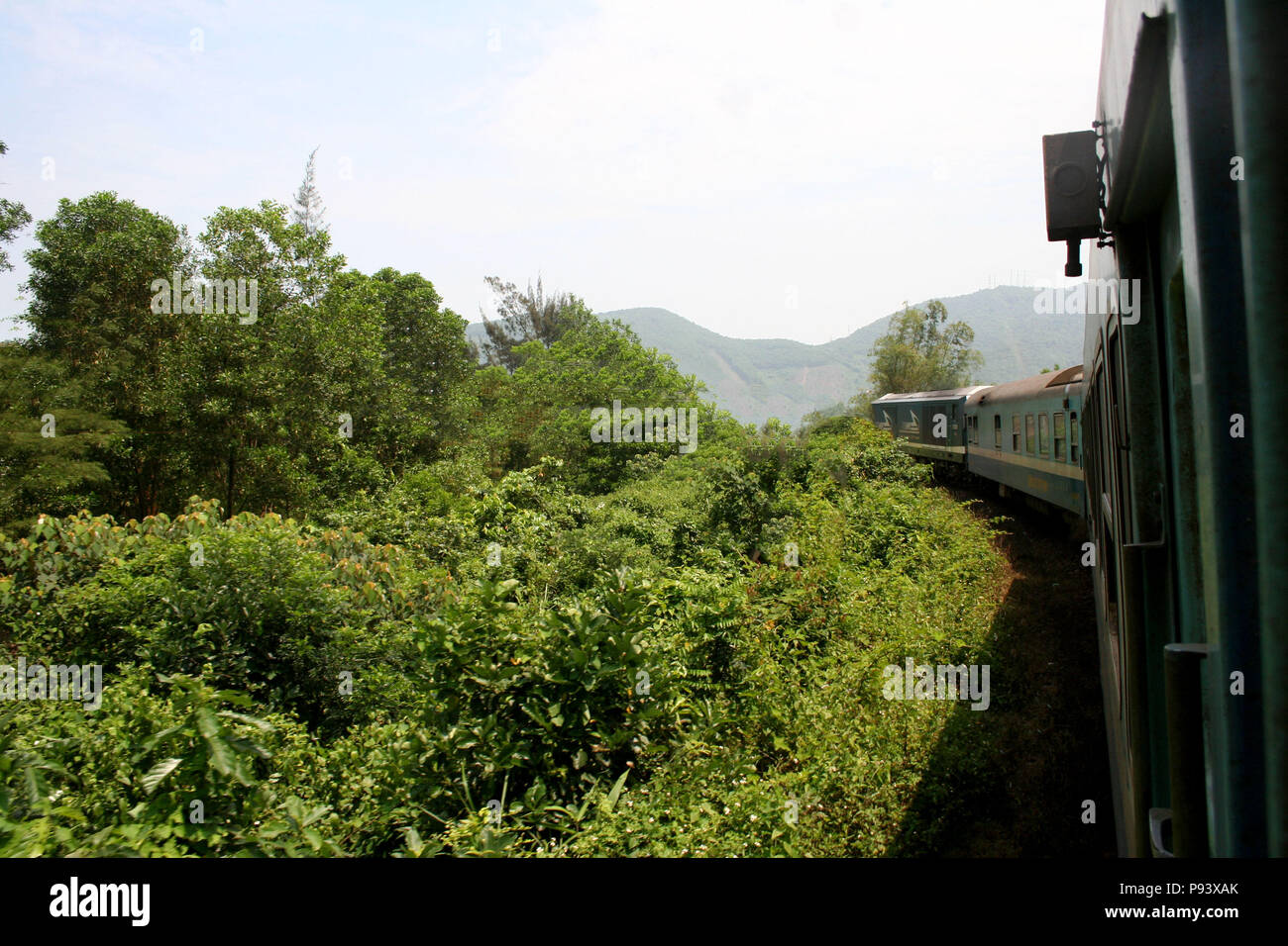 Il vietnamita di treno che viaggia da Hue a Hoi An, Vietnam Foto Stock