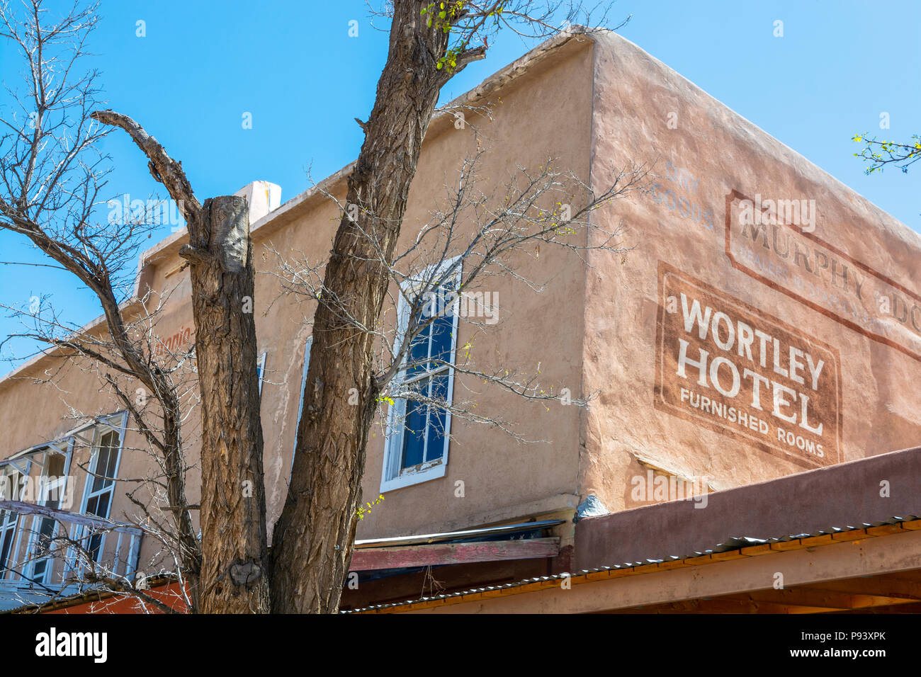 Nuovo Messico, Cerrillos, situato al di fuori della pista di turchese, National Scenic Byway, membro Hwy 14, ex Wortley Hotel Foto Stock