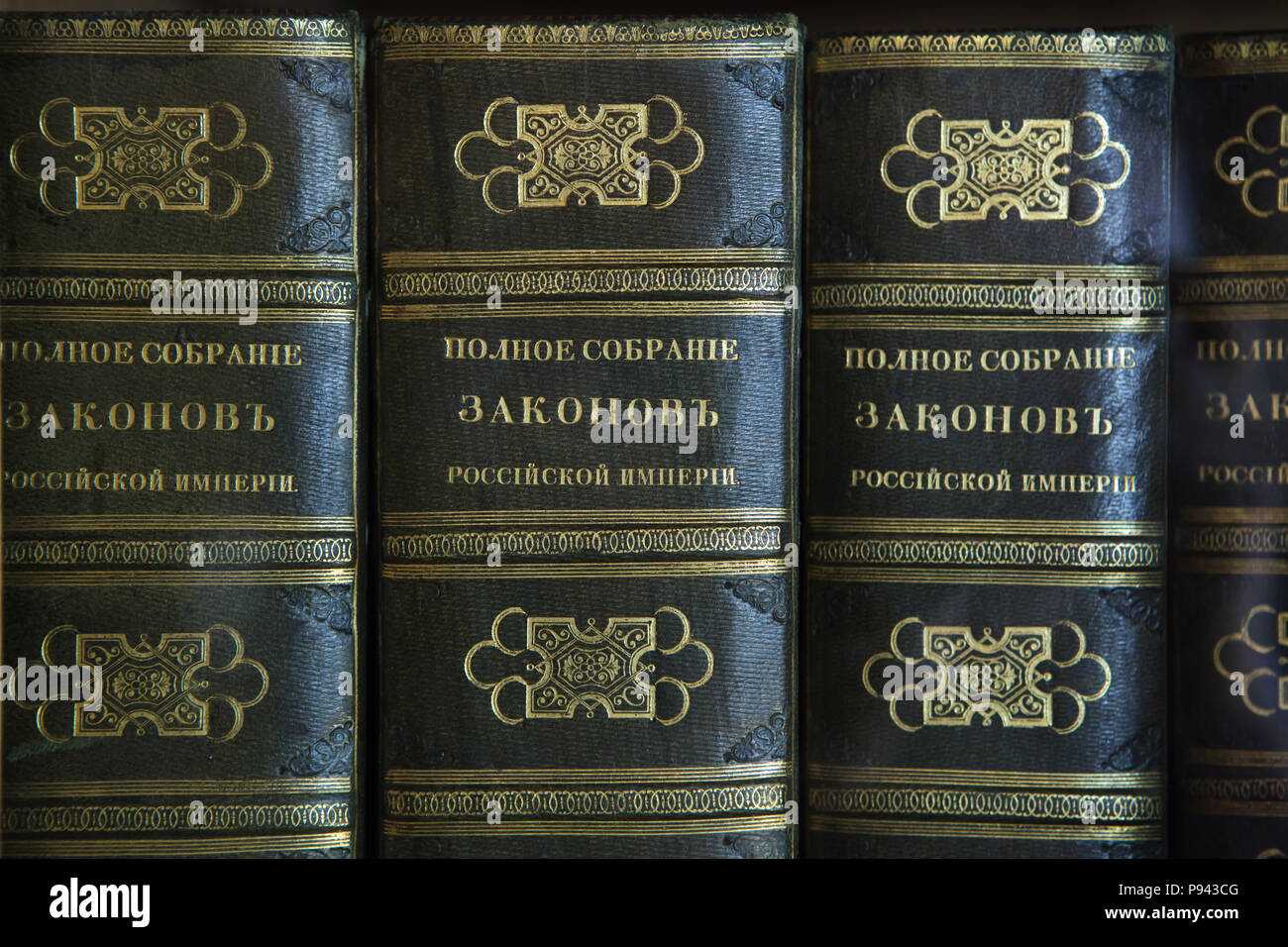 Collezione completa delle leggi dell'impero russo sul display nella biblioteca del Tsar Nicholas II nel palazzo d'inverno a San Pietroburgo, Russia. Foto Stock