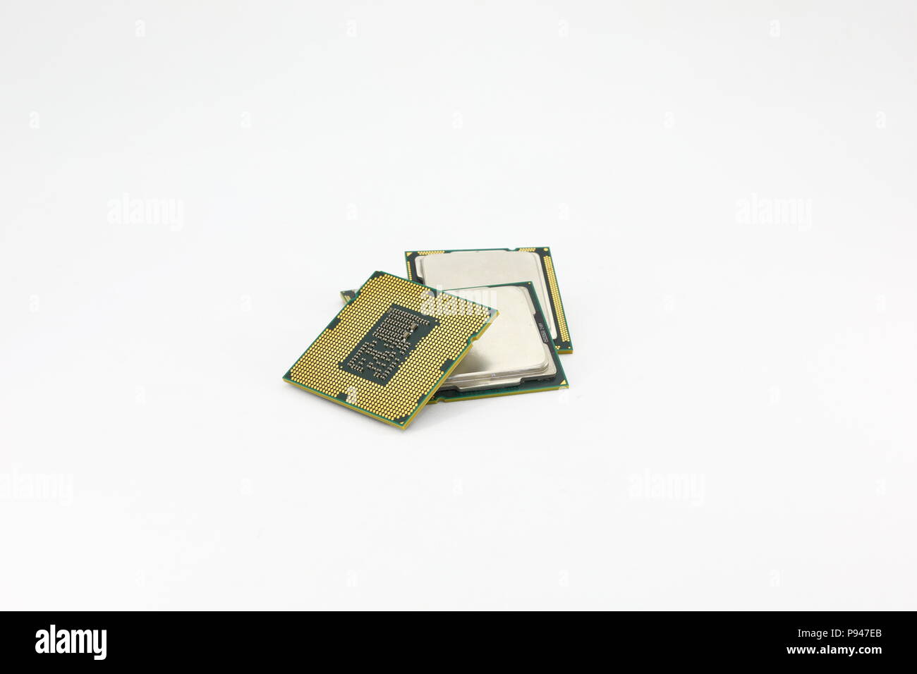 Vareity della CPU del computer, processore isolati su sfondo bianco. Foto Stock