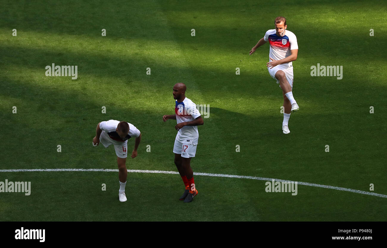 Inghilterra Harry Kane (destra), Fabian "Delph e Eric Dier (destra) in fase di riscaldamento prima della Coppa del Mondo FIFA il terzo posto di play-off corrispondono a San Pietroburgo Stadium. Foto Stock