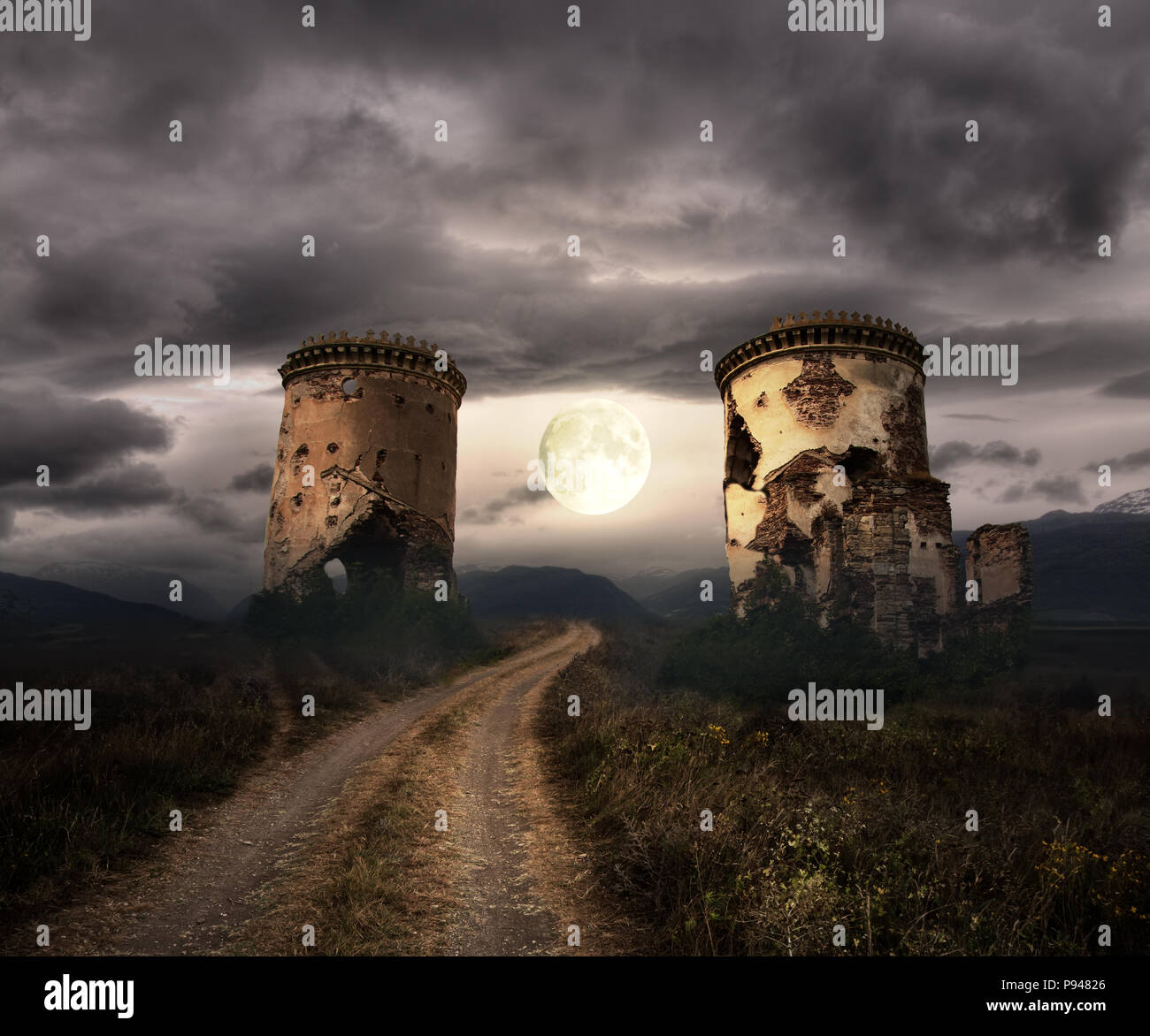 Sfondo di Halloween con vecchie torri Foto Stock