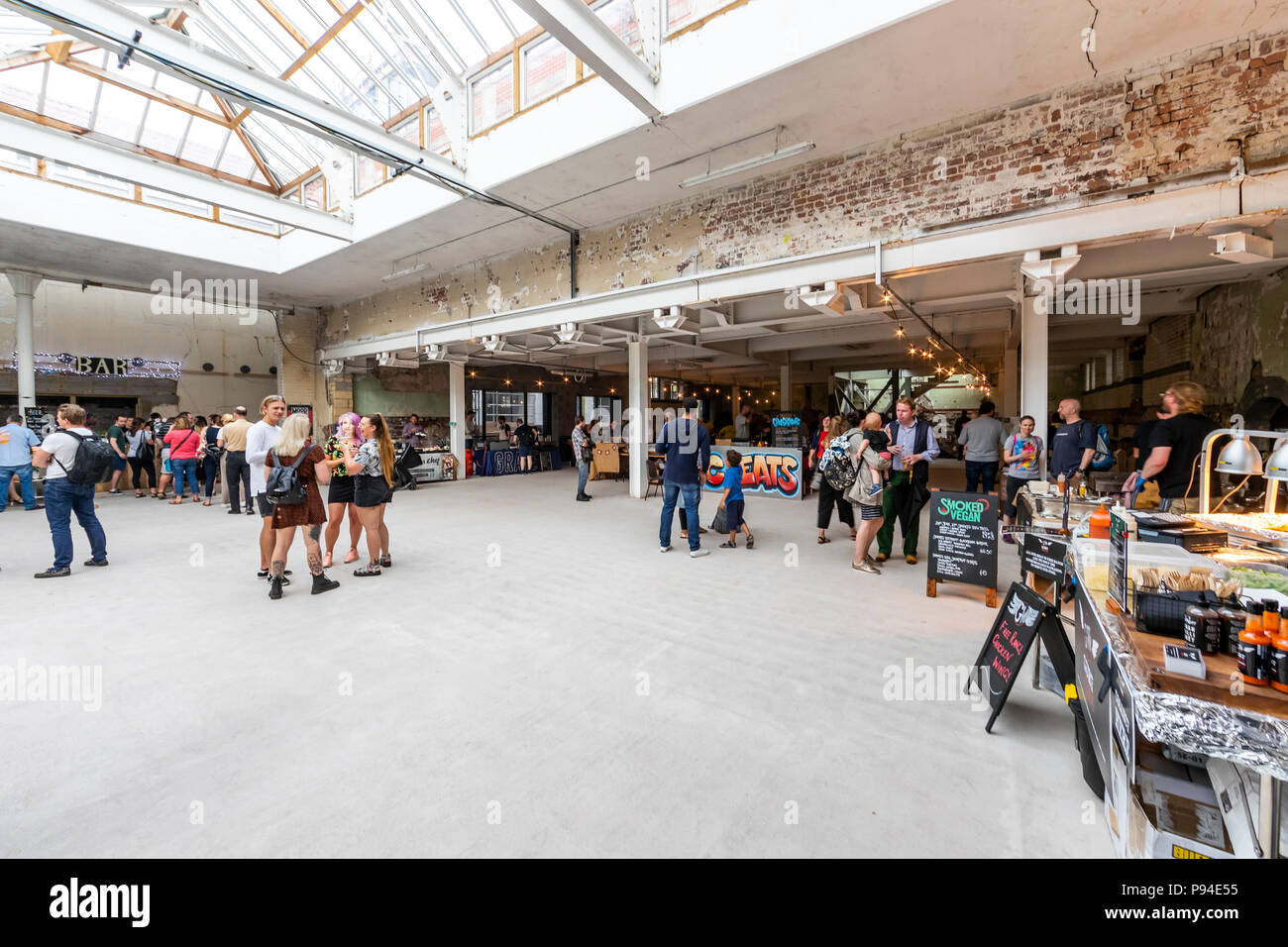 Raggiungere Finzels Street Market alimentare nella fermentazione edificio nord Foto Stock
