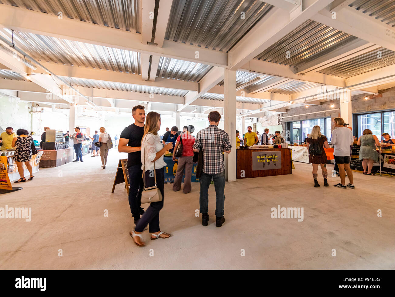 Raggiungere Finzels Street Market alimentare nella fermentazione edificio nord Foto Stock