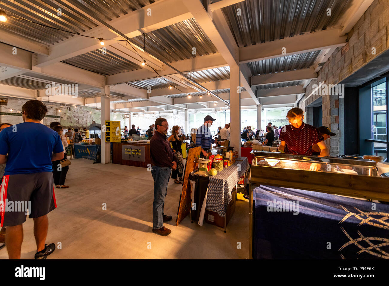 Raggiungere Finzels Street Market alimentare nella fermentazione edificio nord Foto Stock