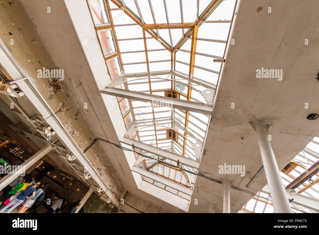 Raggiungere Finzels Street Market alimentare nella fermentazione edificio nord Foto Stock