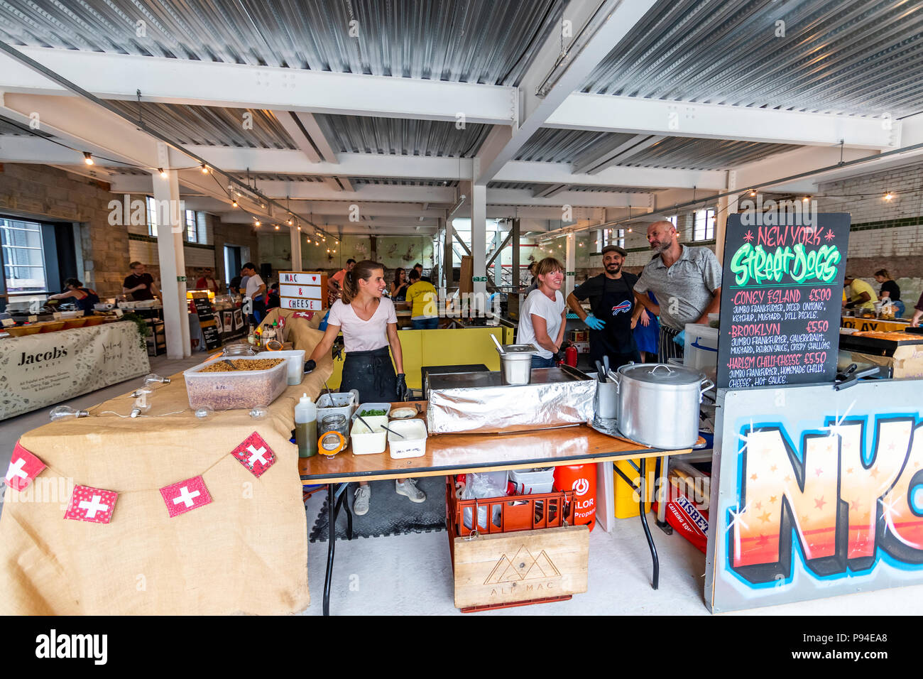 Raggiungere Finzels Street Market alimentare nella fermentazione edificio nord Foto Stock