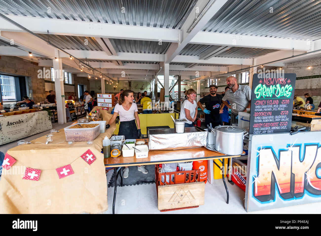 Raggiungere Finzels Street Market alimentare nella fermentazione edificio nord Foto Stock