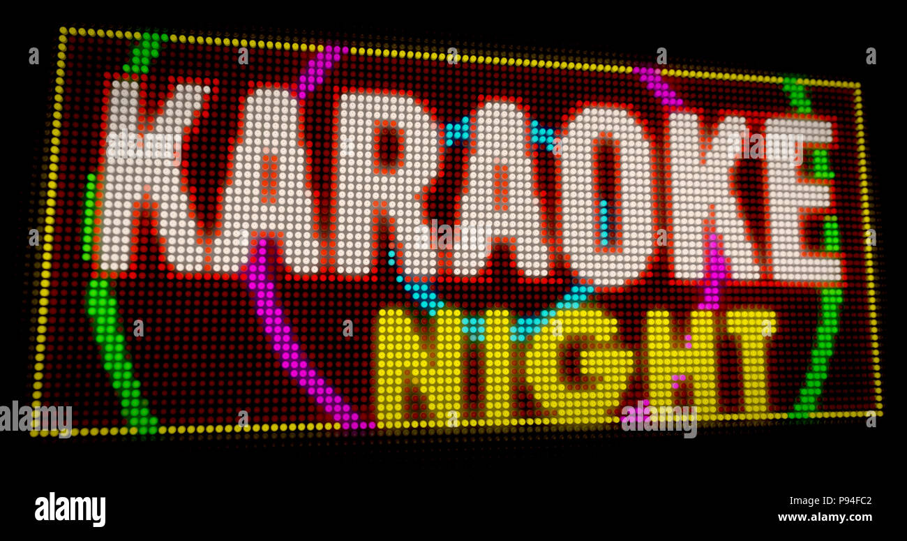 Karaoke Night segno neon. Grandi lettere luminose costruito di lampadine LED  3D'illustrazione Foto stock - Alamy