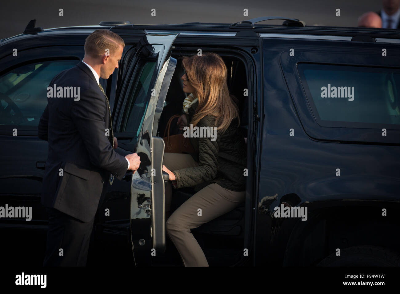 Prestwick, Scozia, il 13 luglio 2018. Presidente Donald Trump, e moglie Melania, arrivano su Air Force One a Glasgow Prestwick International Airport all'inizio di un viaggio di due giorni in Scozia. Credito di immagine: Jeremy Sutton-Hibbert/ Alamy News. Foto Stock