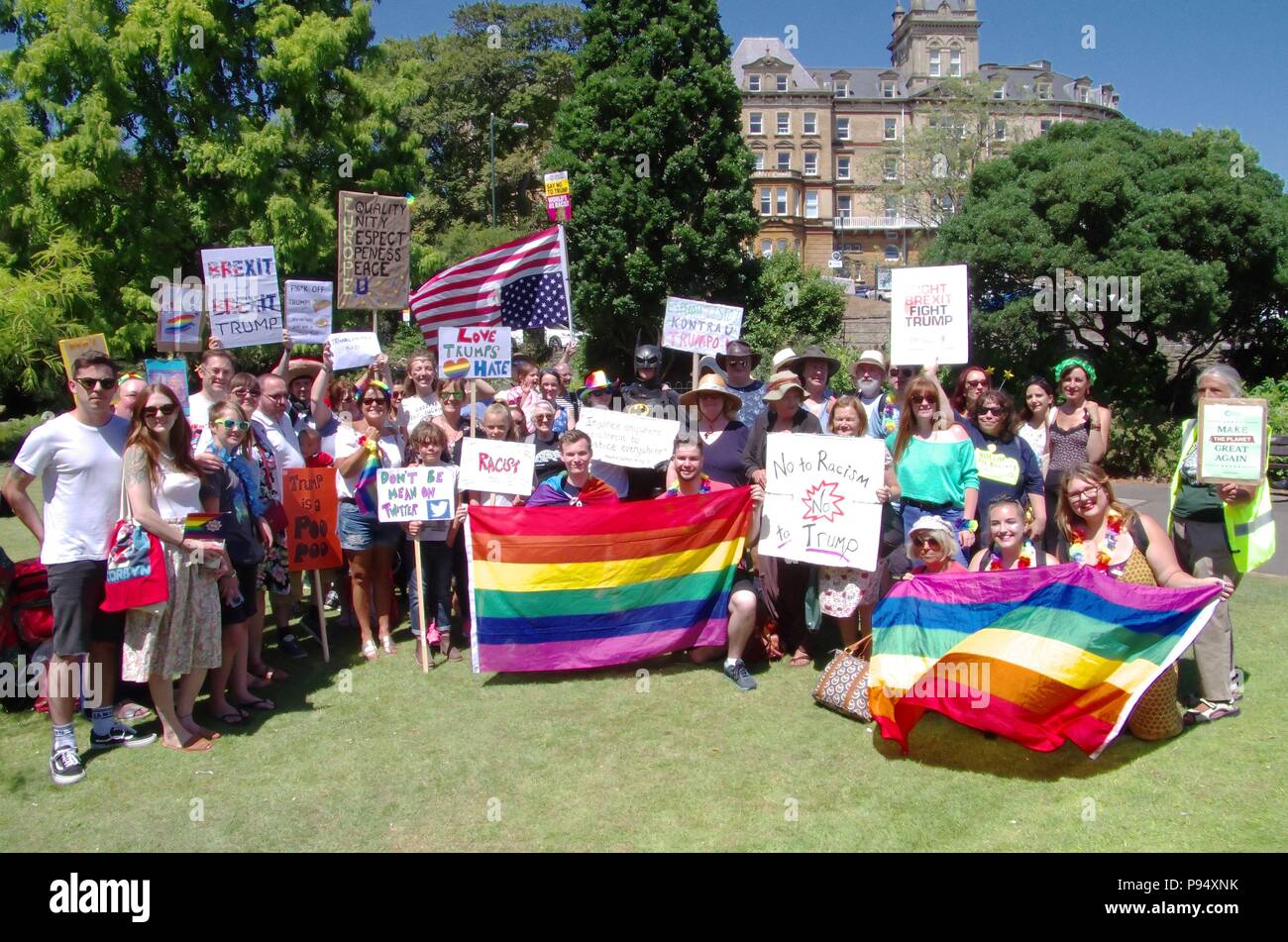 Un Donald Trump protesta a Bournemouth il 14 di luglio 2018 ha coinciso con la sua visita nel Regno Unito. La protesta nei giardini di Bournemouth è stata organizzata dalla giustizia globale UK. Credito: Haydn Wheeler/Alamy Live News Foto Stock