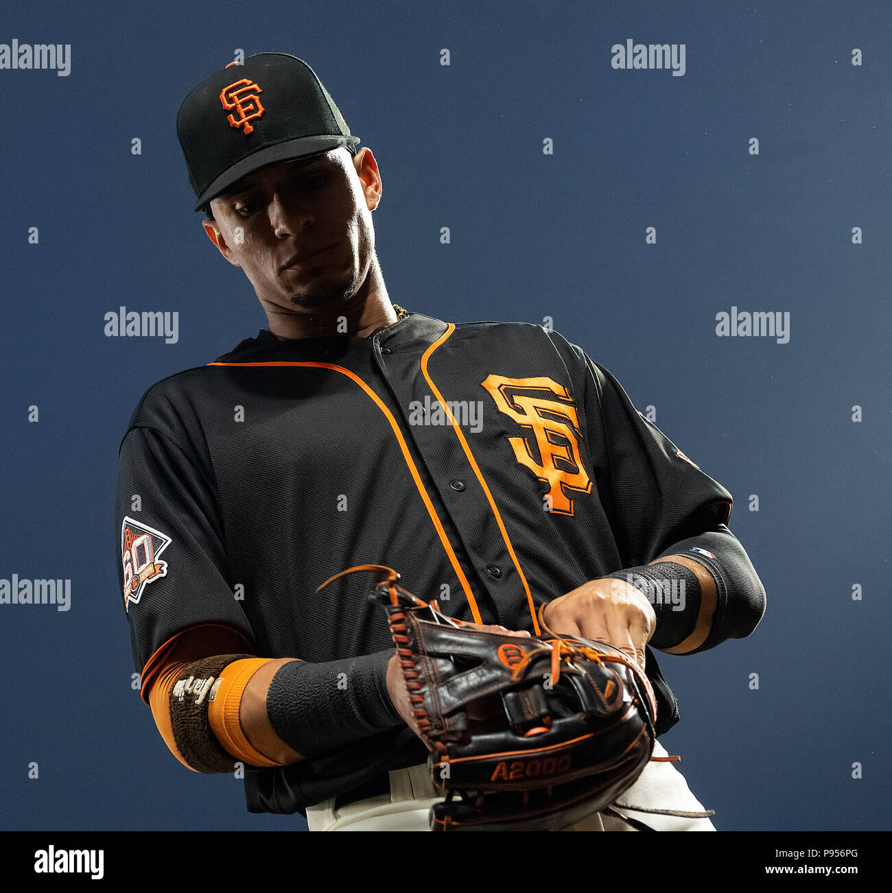 San Francisco, California, Stati Uniti d'America. 14 Luglio, 2018. San Francisco Giants sinistra fielder Gorkys Hernandez (7) le teste in piroga nella sesta inning, durante una partita MLB tra l'Atletica di Oakland e San Francisco Giants di AT&T Park di San Francisco, California. Valerie Shoaps/CSM/Alamy Live News Foto Stock