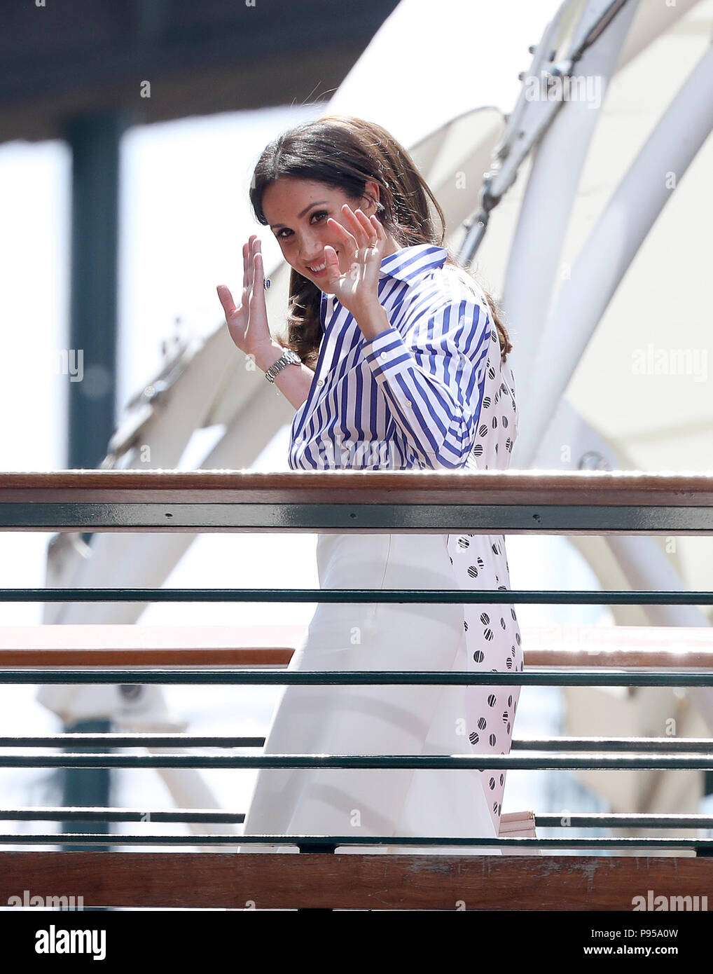 Londra, Regno Unito. Il 14 luglio 2018. Meghan Markle, duchessa di Sussex, arriva a Wimbledon sul Signore Finals, Giorno 12 Wimbledon Tennis ai campionati di Wimbledon, Londra, il 14 luglio 2018. Credito: Paolo Marriott/Alamy Live News Foto Stock