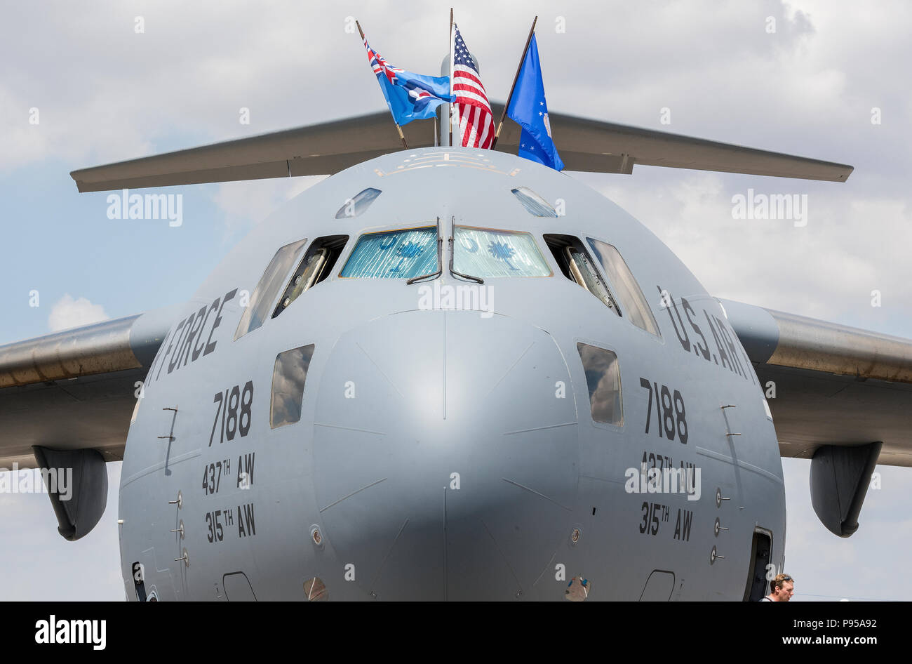 Gloucestershire, UK.14 Luglio, 2018. Il USAF C17 Globemaster aeromobili cargo aereo presso il Royal International Air Tattoo, RAF Fairford, Gloucestershire, Regno Unito. RIAT 2018 per celebrare il centesimo anniversario della Royal Air Force con un enorme display aria a RAF Fairford nel Gloucestershire. Forze aeree e volantini arounf da tutto il mondo si riuniscono per fornire incredibile e dislpays areobatics per un enorme folla record di spettatori. . Credito: Steve Hawkins Fotografia/Alamy Live News Foto Stock