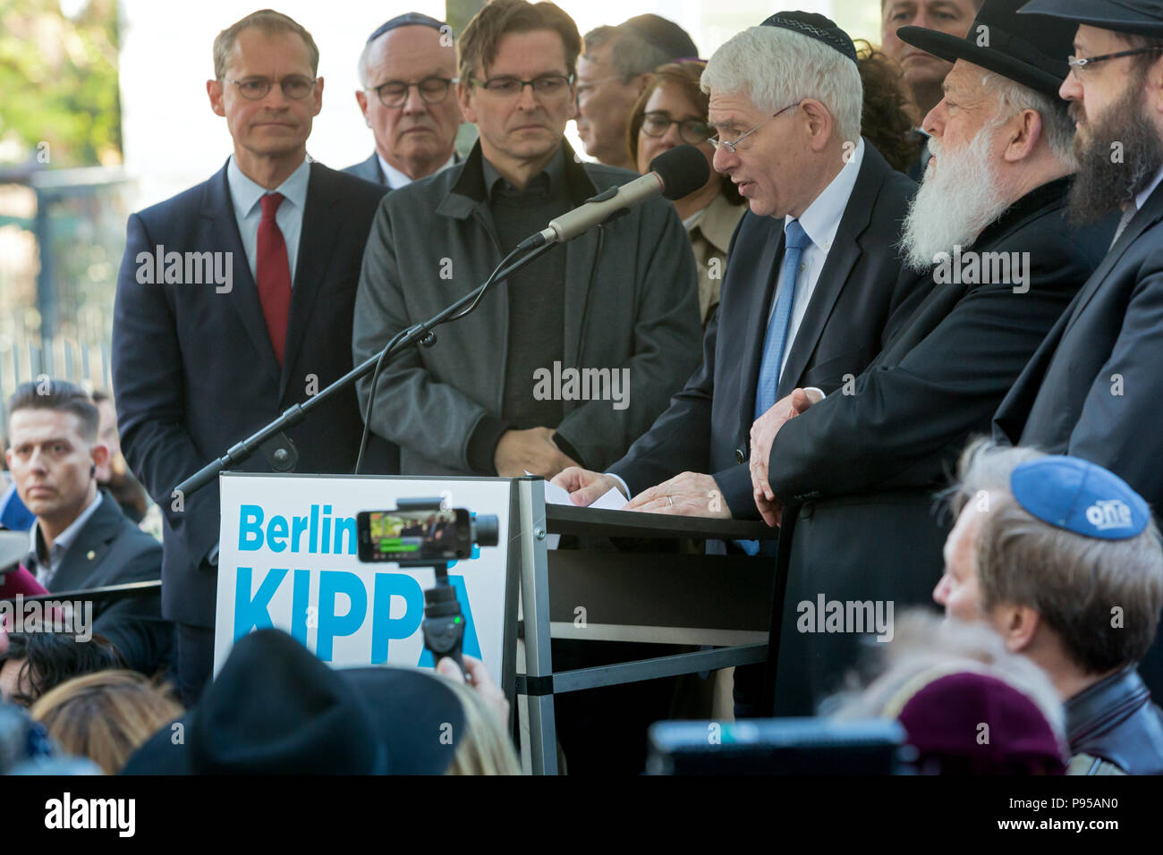 Berlino, Germania - La solidarietà nel rally di Berlino sotto il motto orsi di Berlino Kippa. Foto Stock
