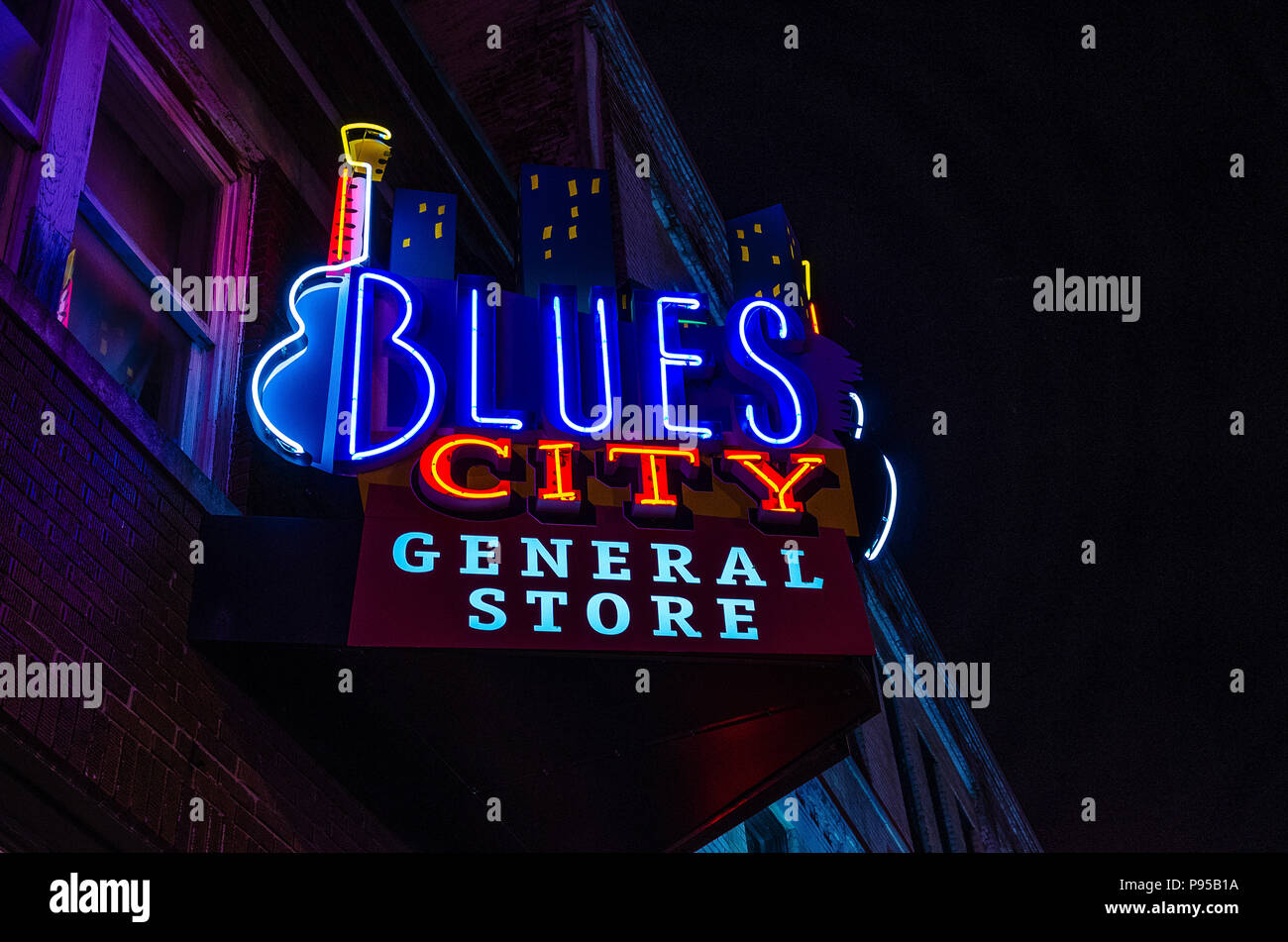 Blues City General Store insegna al neon di notte Foto Stock
