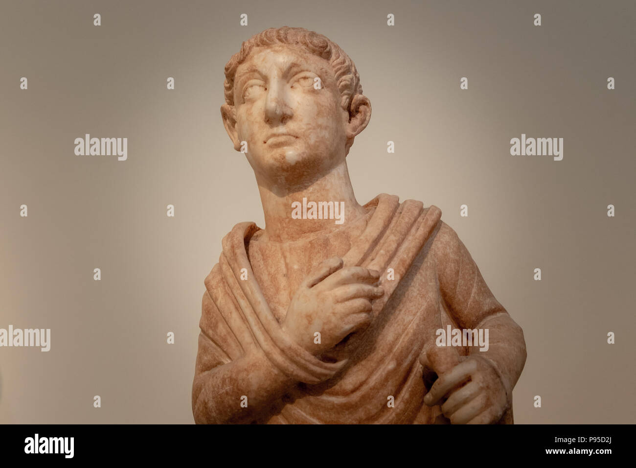 Ritratto maschile di un uomo con una rotellina di scorrimento, Pentelic Marble, politico, burocrate o intellettuale, inizi del IV secolo d.c. Foto Stock