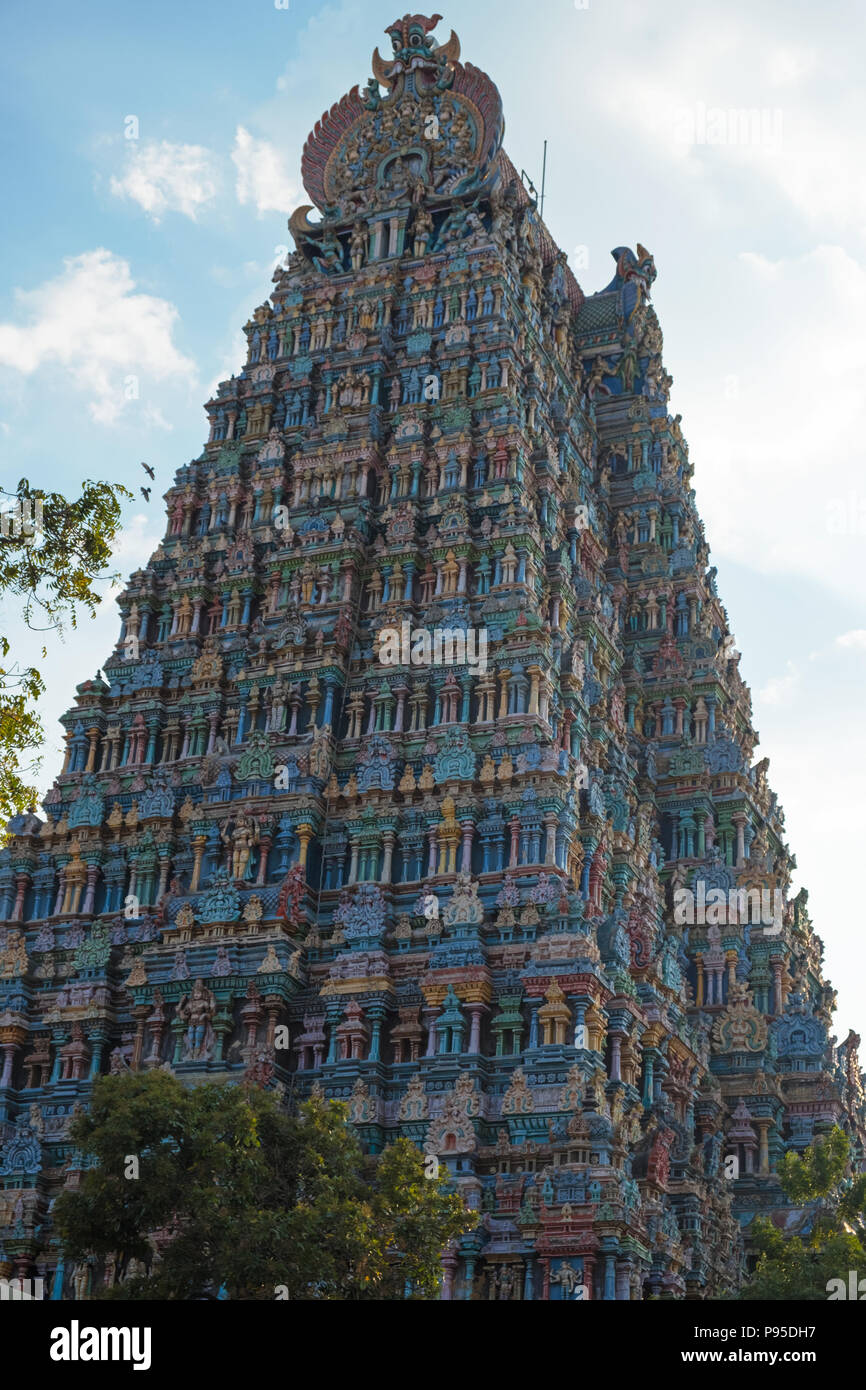 I 9 piani Gopuram settentrionale, o gateway tower, del Tempio di Madurai complessa che coprono 45 acri di terreno nella città di Madurai nello stato federato di Tamil Nadu, India Foto Stock