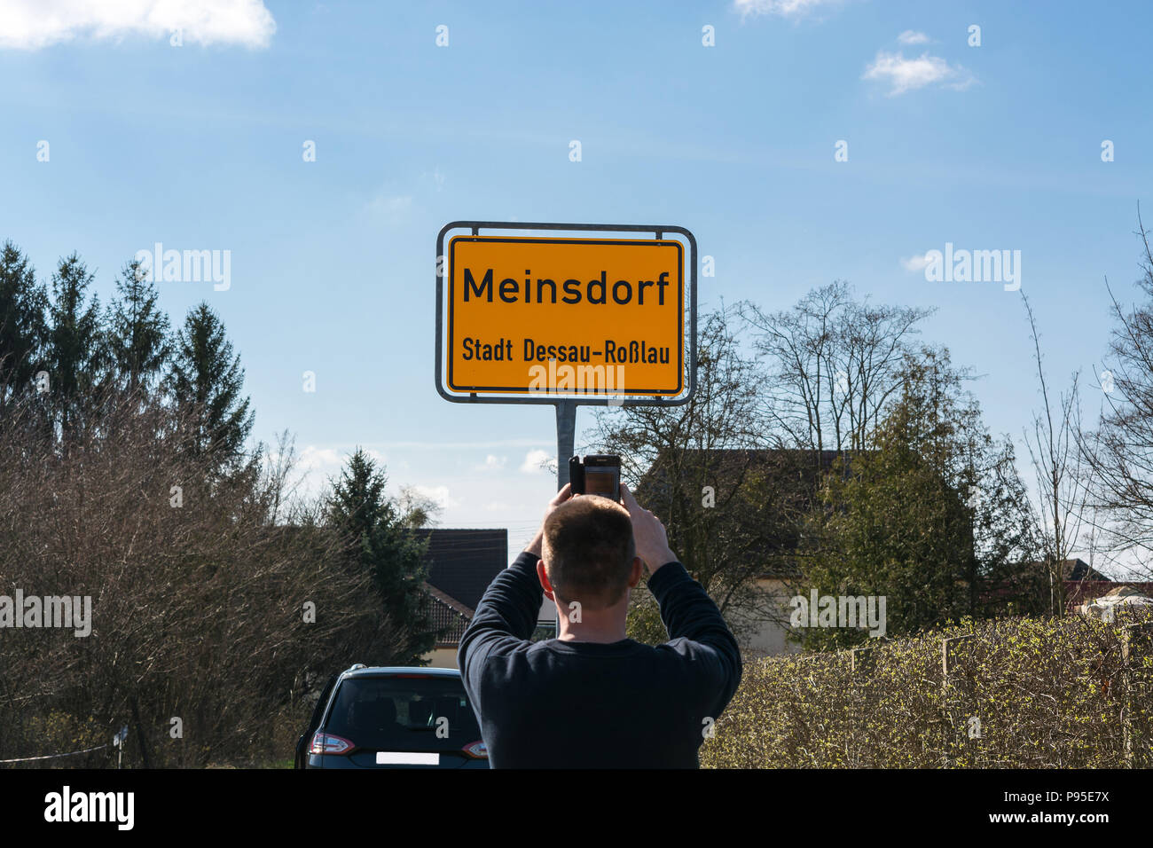 Entrata al paese segno del villaggio Meinsdorf, città Dessau Rosslau in Germania. Foto Stock