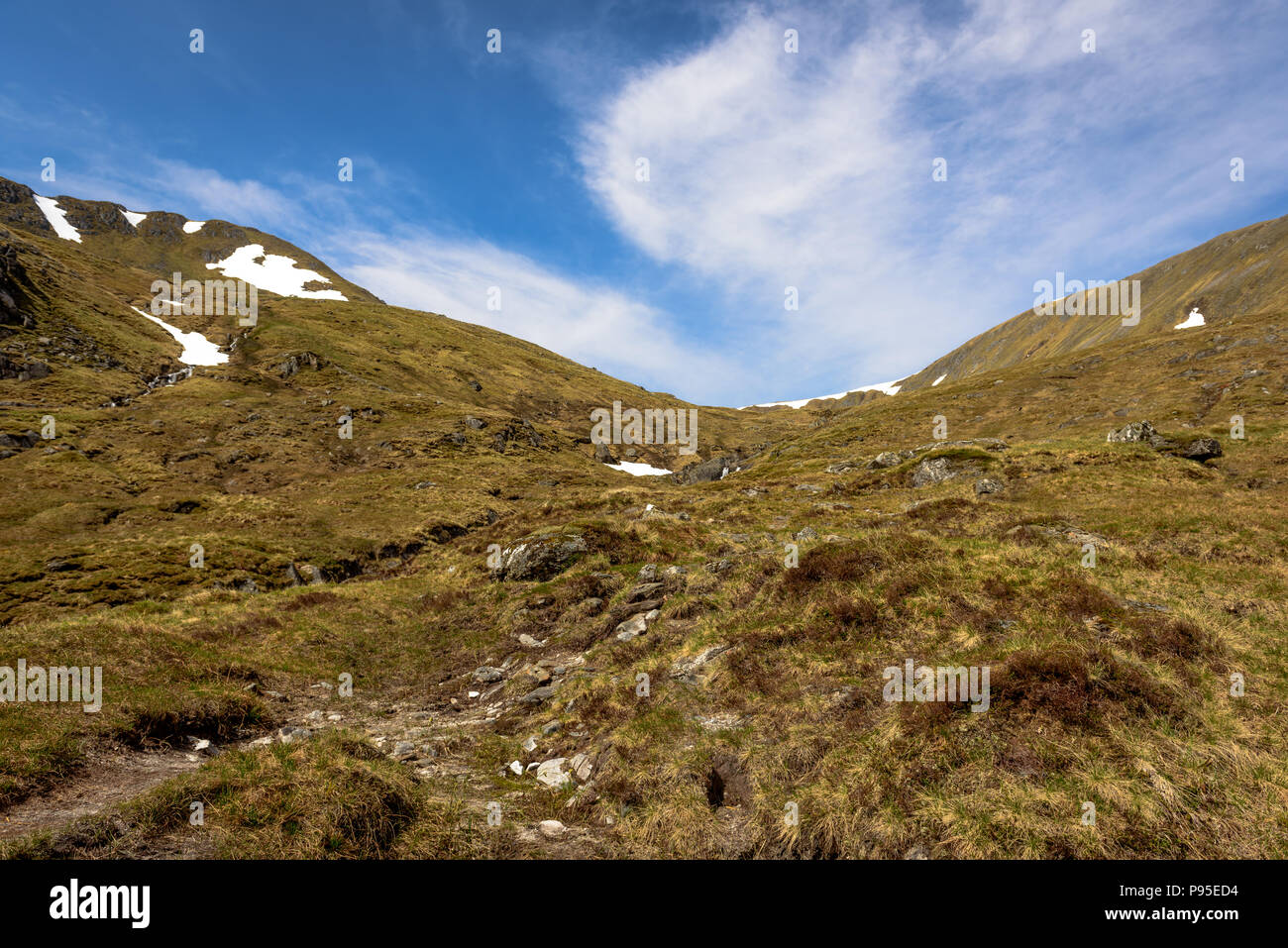 Paesaggio scozzese. montagne e bellissimo il cielo sopra la Scozia. Foto Stock