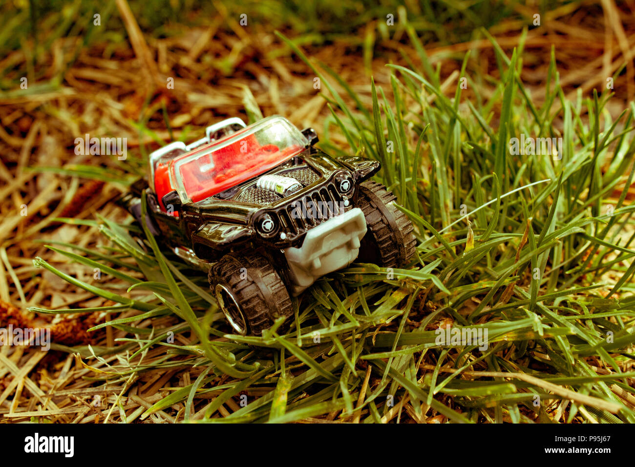Un giocattolo auto nel mondo reale Foto Stock
