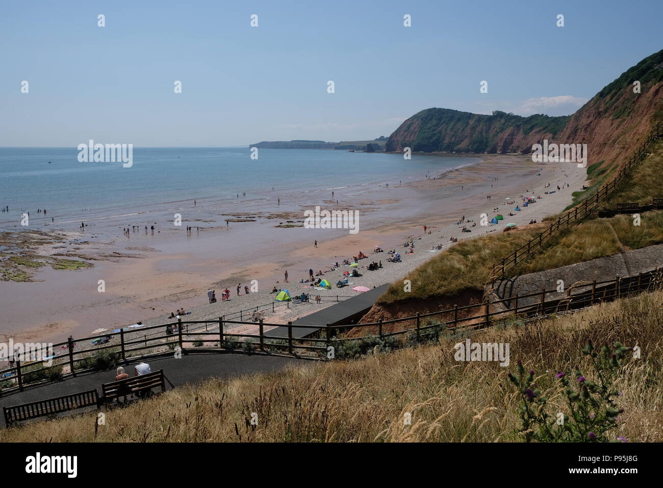 Spiaggia Sidmouht guardando ad ovest, verso la collina di picco, noto anche come High Peak, East Devon, Regno Unito Foto Stock
