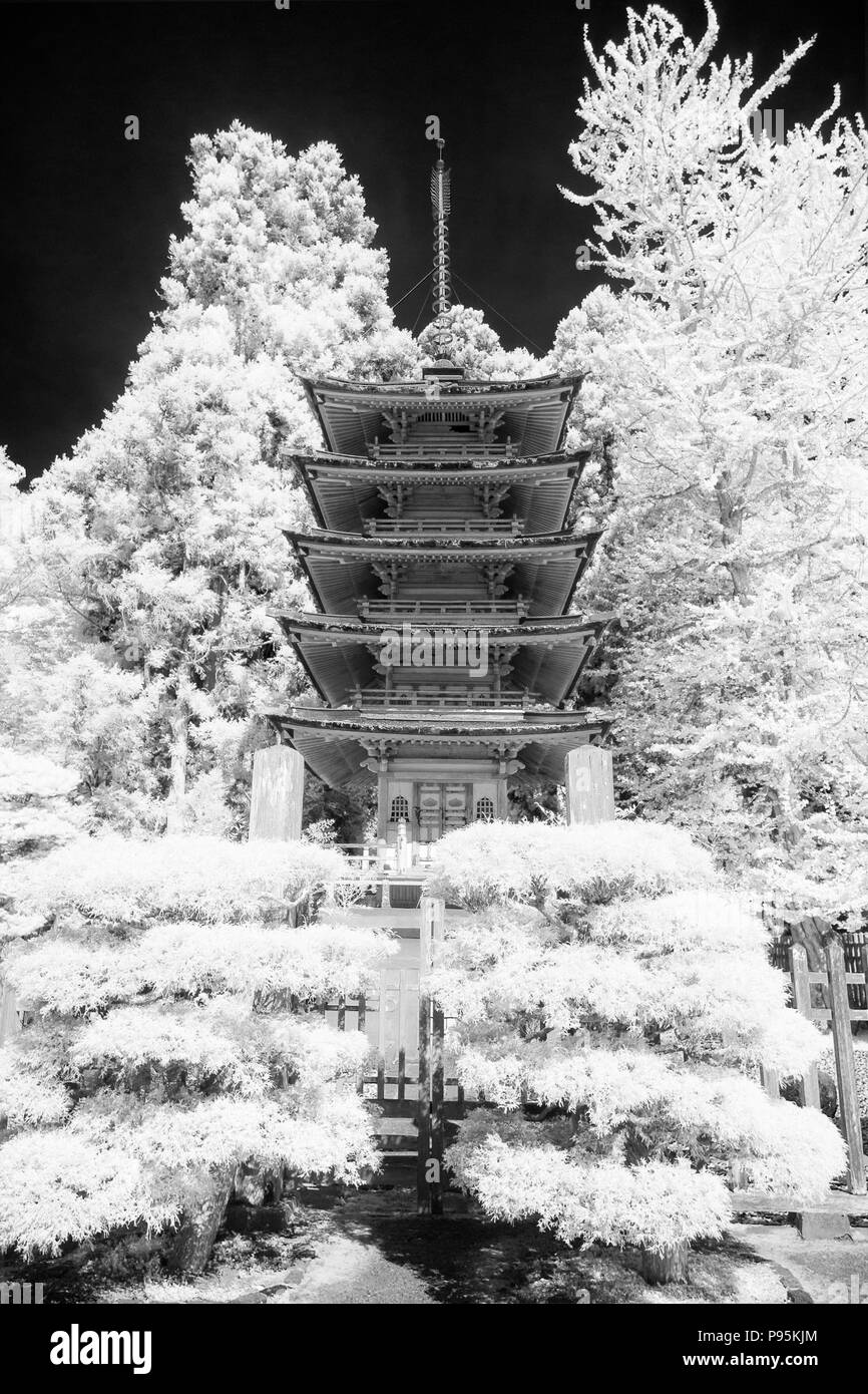 Pagoda in un giardino giapponese nel Golden Gate Park di San Francisco, California Foto Stock