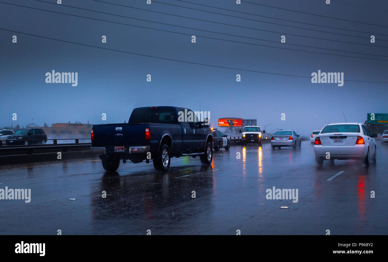 California tempo umido la guida in autostrada Foto Stock