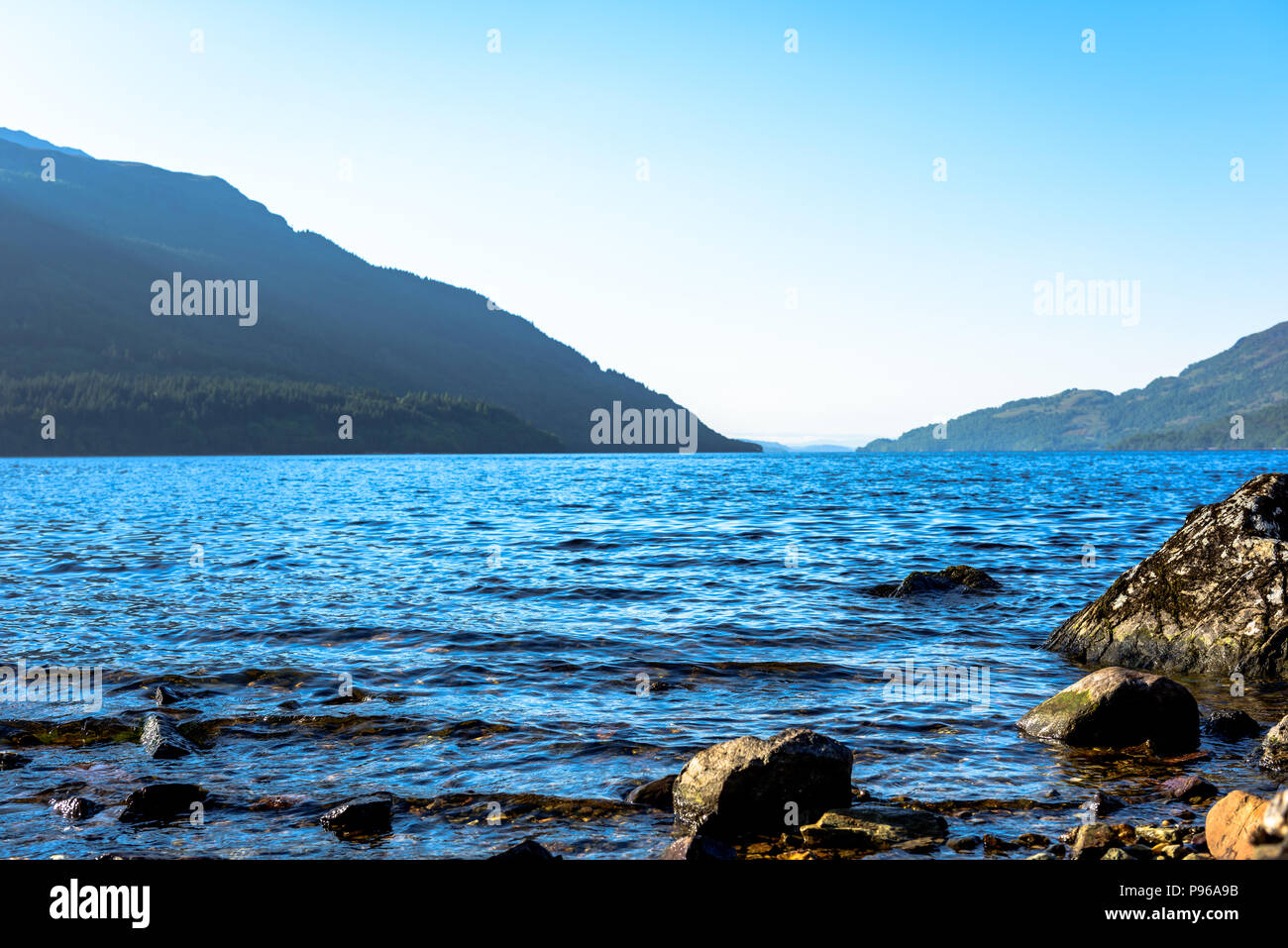 Paesaggio scozzese. Bellissimo il cielo sopra la Scozia. Waterscenic . Foto Stock