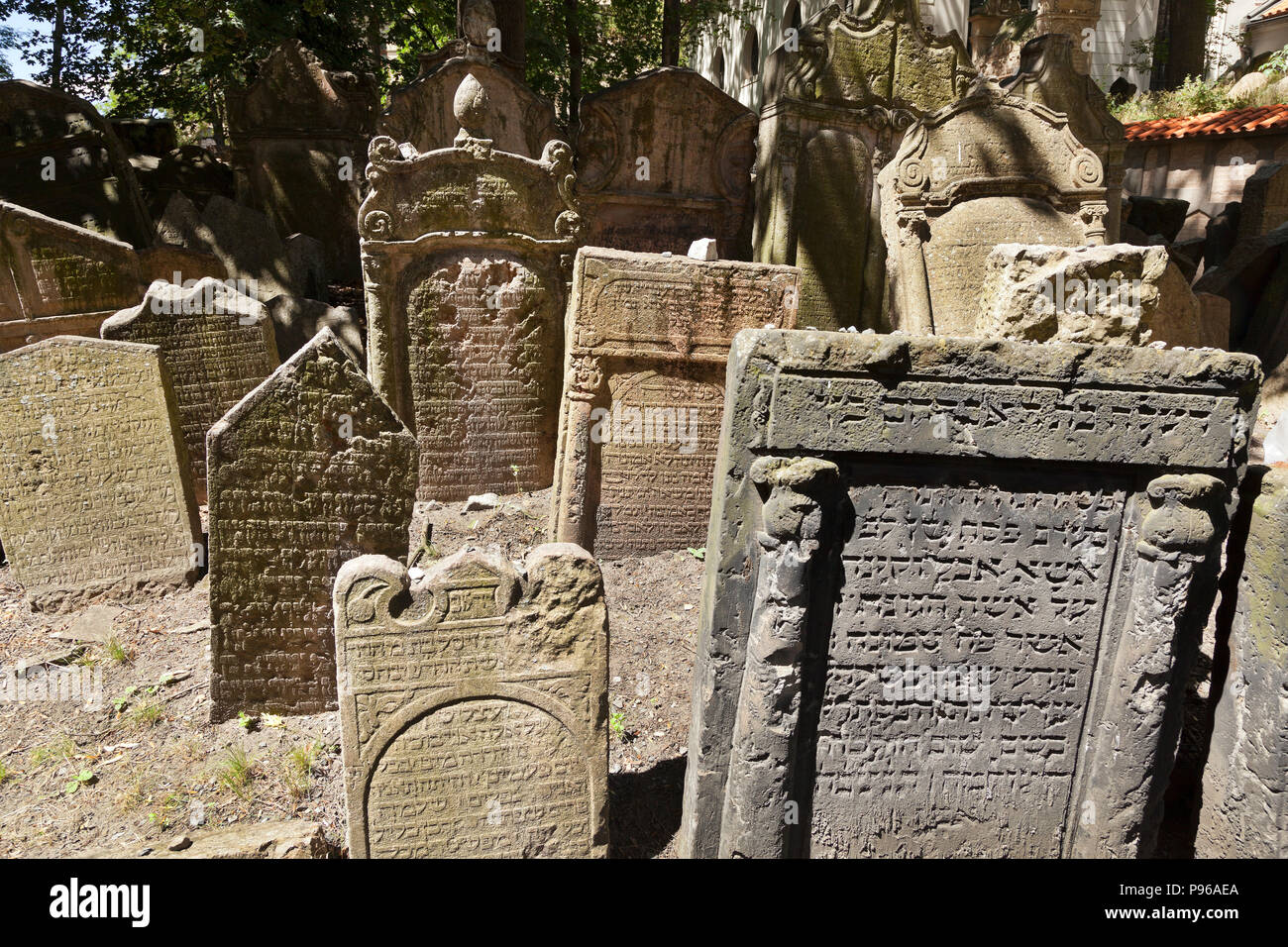 Cimitero ebraico, quartiere ebraico di Praga Foto Stock