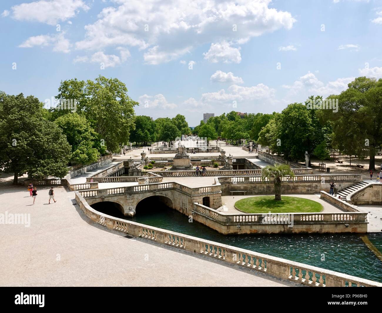 Jardins de la Fontaine, classici giardini costruito sulle rovine romane, Nîmes, Francia Foto Stock