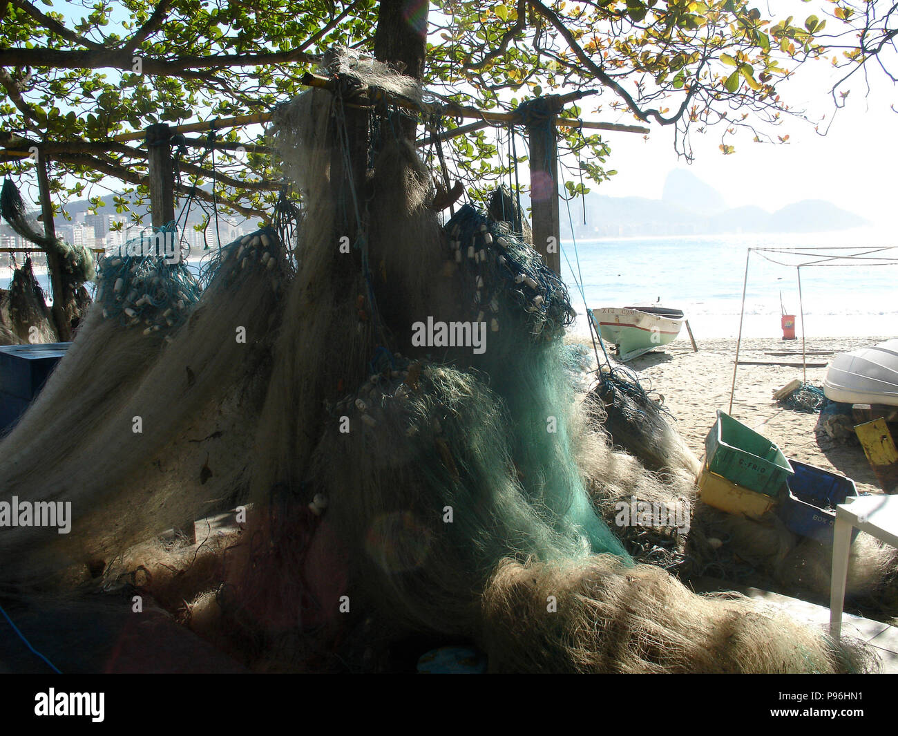 Fishmen, sulla spiaggia di Copacabana, Rio de Janeiro, Brasile Foto Stock