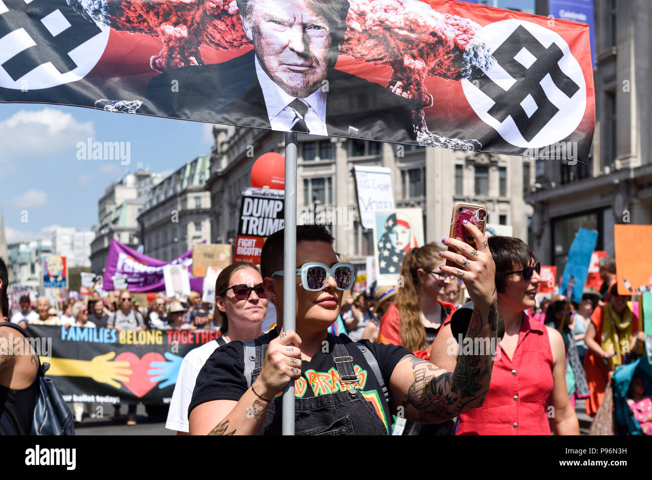Presidente dell'America Donald Trump visita a Londra il 13 luglio 2018.Anti-Trump sostenitori marzo attraverso il centro di Londra. Foto Stock