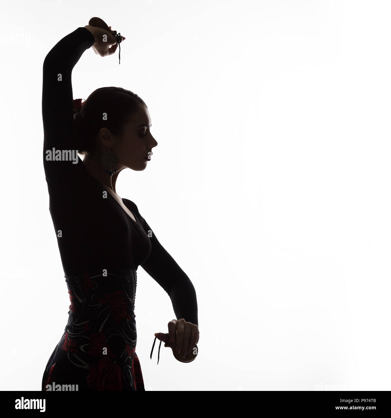 Silhouette della ragazza spagnola la ballerina di flamenco su uno sfondo luminoso. spazio libero per il testo Foto Stock