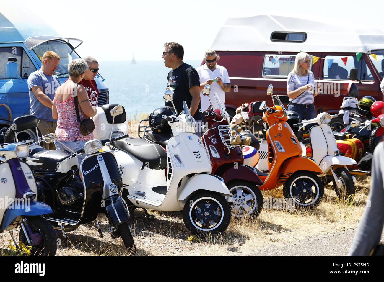 Eastbourne,UK.15 Lug 2018. Regno Unito meteo. Scooter linea la promenade oggi presso la spiaggia annuale festival vita in Eastbourne, UK Credit: Ed Brown/Alamy Live News Foto Stock