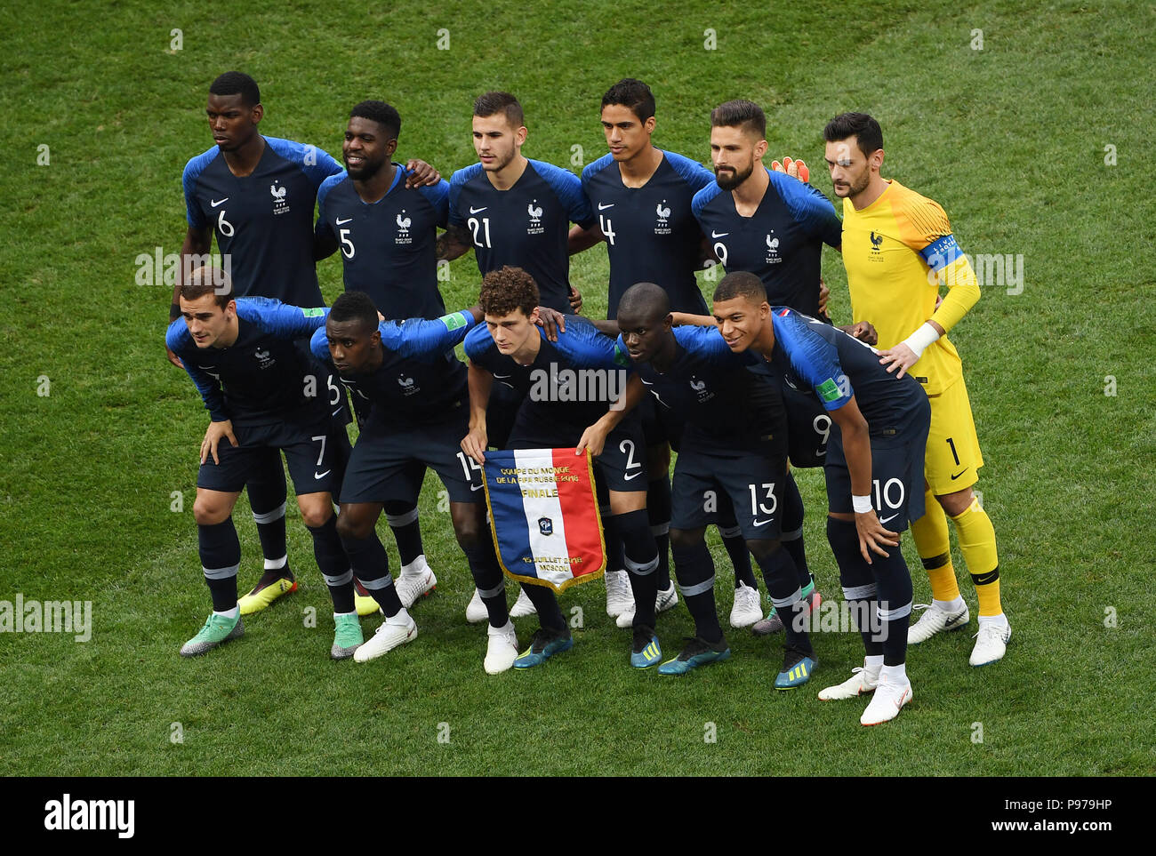 Mosca, Russia. Il 15 luglio 2018. Foto del Team Francia, indietro riga da sinistra a destra: Paul Pogba, Samuel Umtiti, Lucas Hernandez, Raphael Varane, Olivier Giroud e portiere Hugo Lloris; fila anteriore da sinistra a destra: Antoine Griezmann, Blaise Matuidi, Benjamin Pavard, N'Golo/Ngolo Kante e Kylian Mbappe. GES/calcio/World Championship 2018 Russia, Finale: Francia - Croazia, 15.07.2018 GES/calcio/calcetto, Coppa del Mondo 2018 in Russia, Finale: Francia vs Croazia, Mosca, luglio 15, 2018 | Utilizzo di credito in tutto il mondo: dpa/Alamy Live News Credito: dpa picture alliance/Alamy Live News Credito: dpa picture alliance/Alam Foto Stock